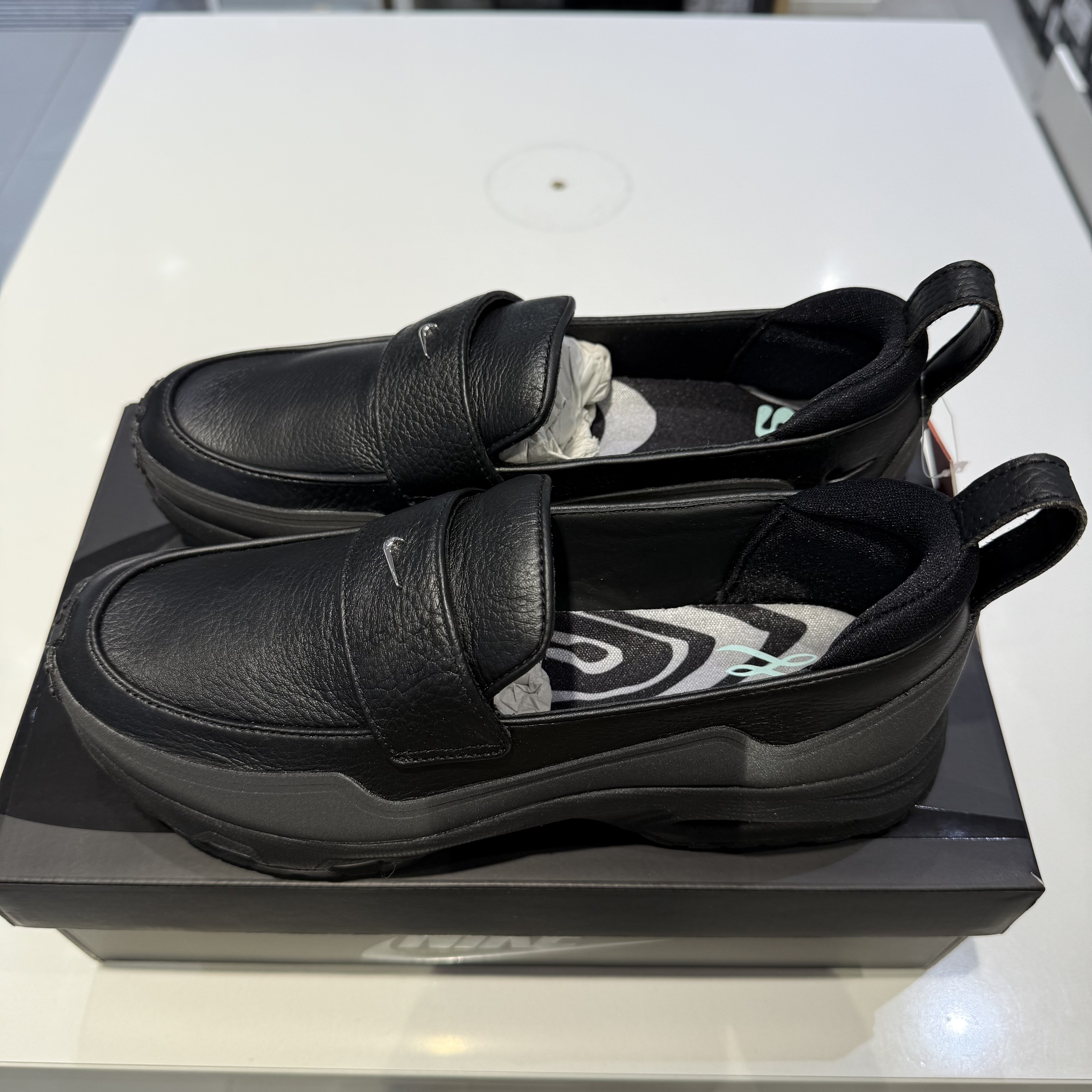 (W) Nike x SWDC Air Max Phenomena Black Metallic Silver 착용 스타일 - 2