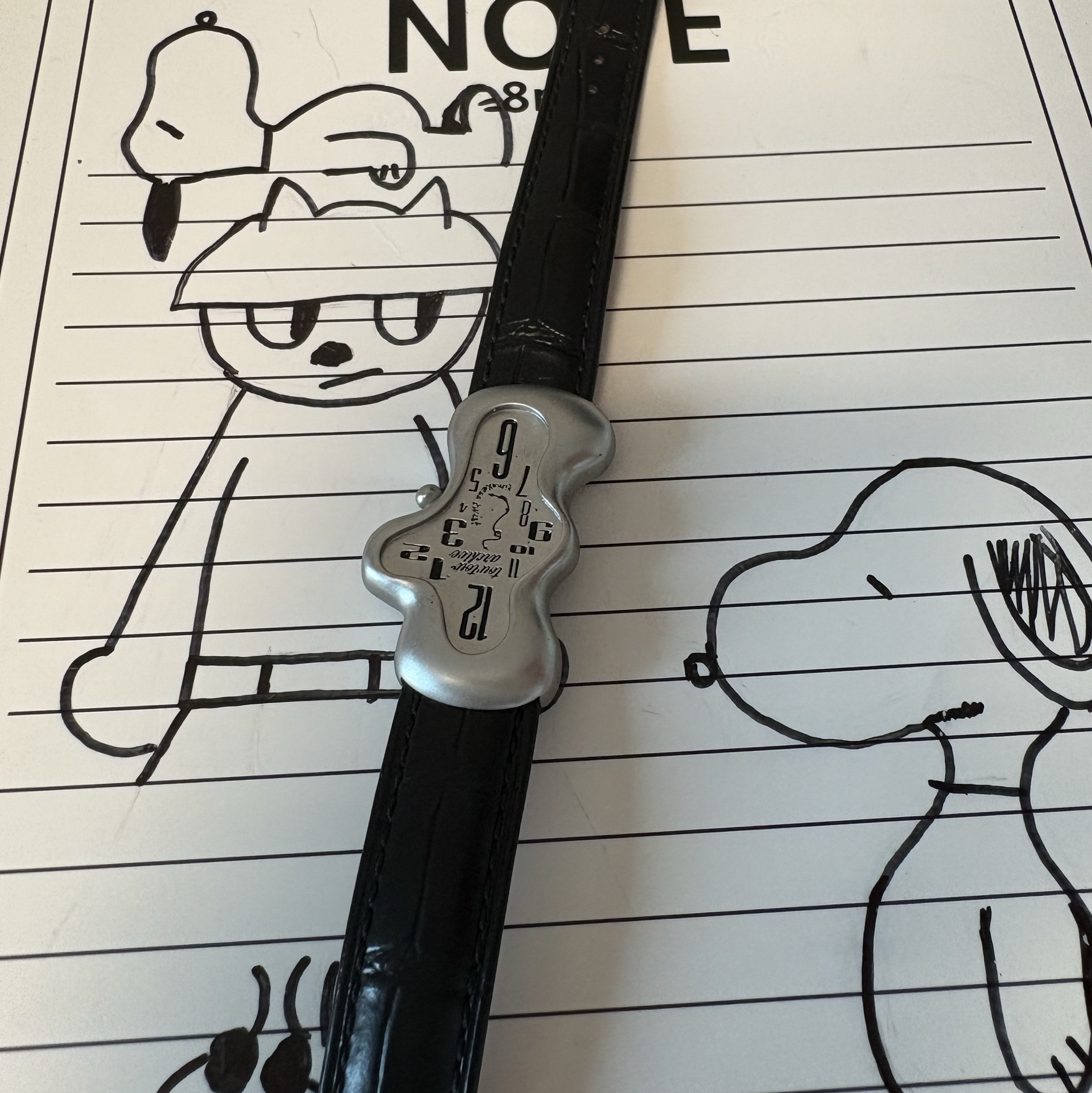 TOWTOW.ARCHIVE Timeless Twist Wristlet V3_Black&Silver 착용 스타일