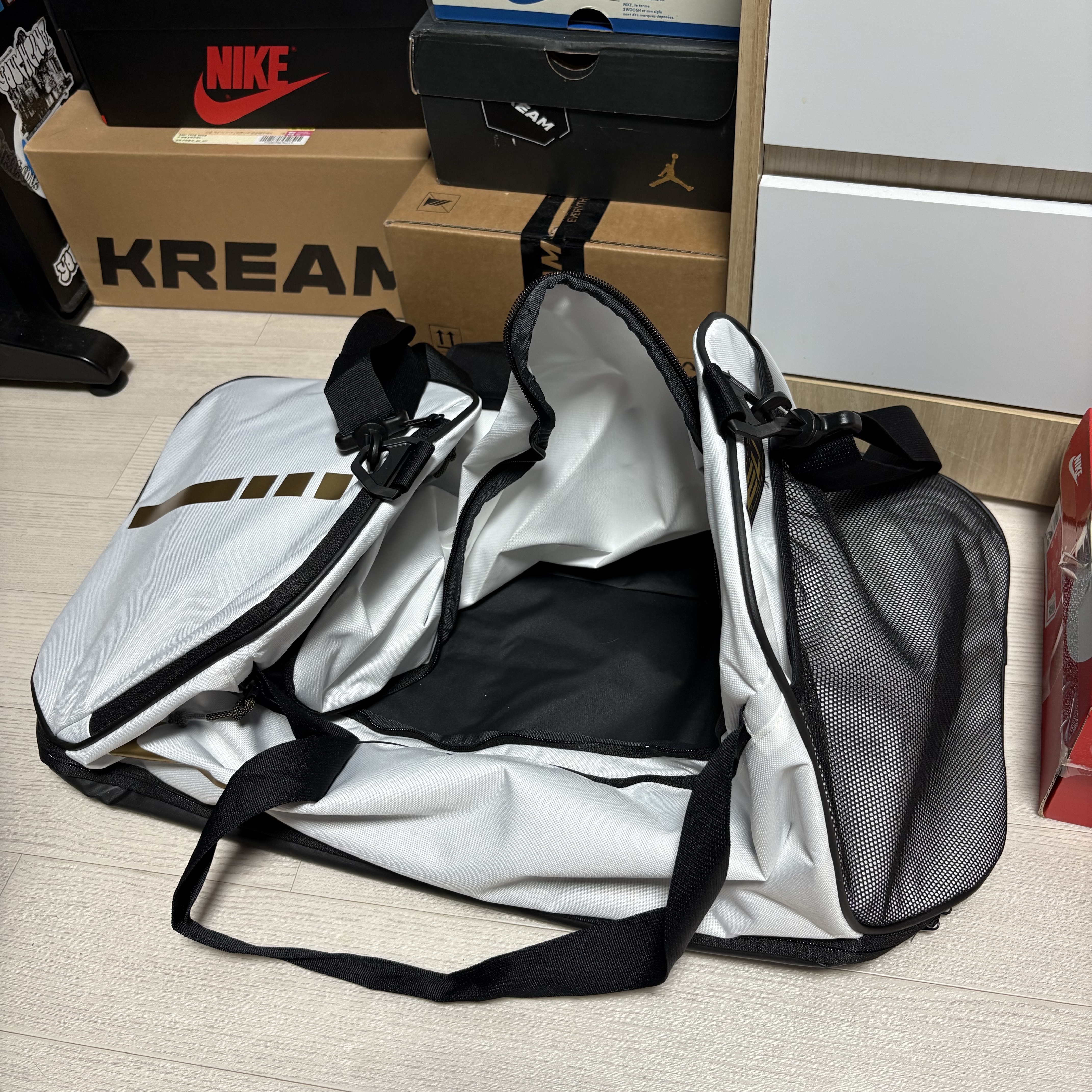 Nike Hoops Elite Duffel Bag 57L White 착용 스타일 - 2