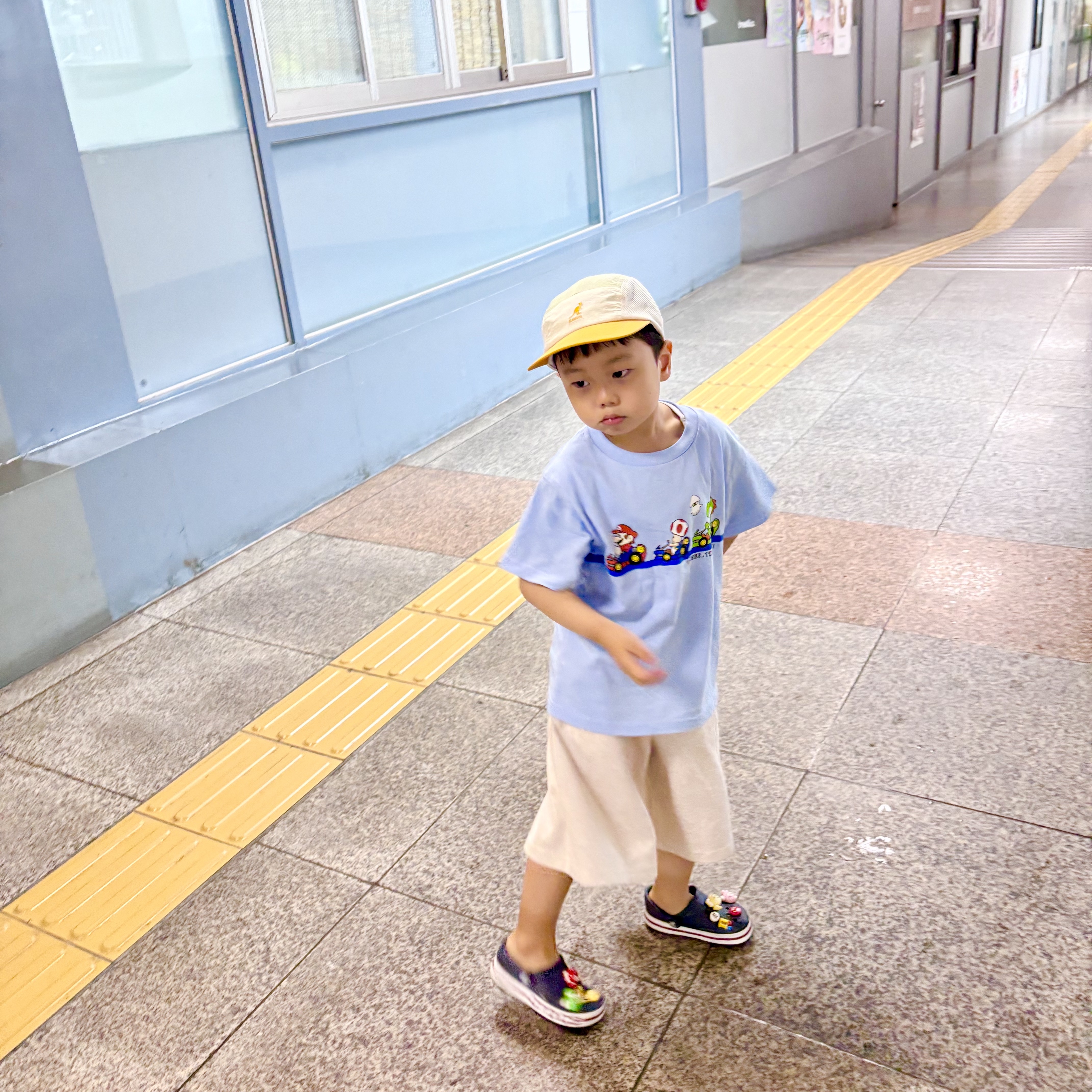 (Kids) Crocs Bayaband Clog Navy 착용 스타일