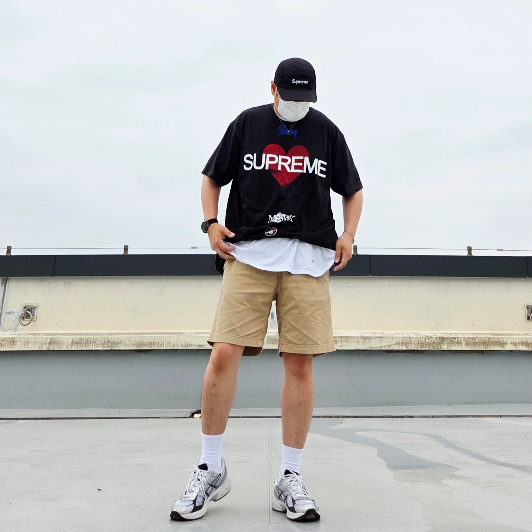 Supreme Announcing T-Shirt Black - 25SS, Supreme Hanes Tagless T-Shirt White (3 Pack) 착용 스타일 - 1