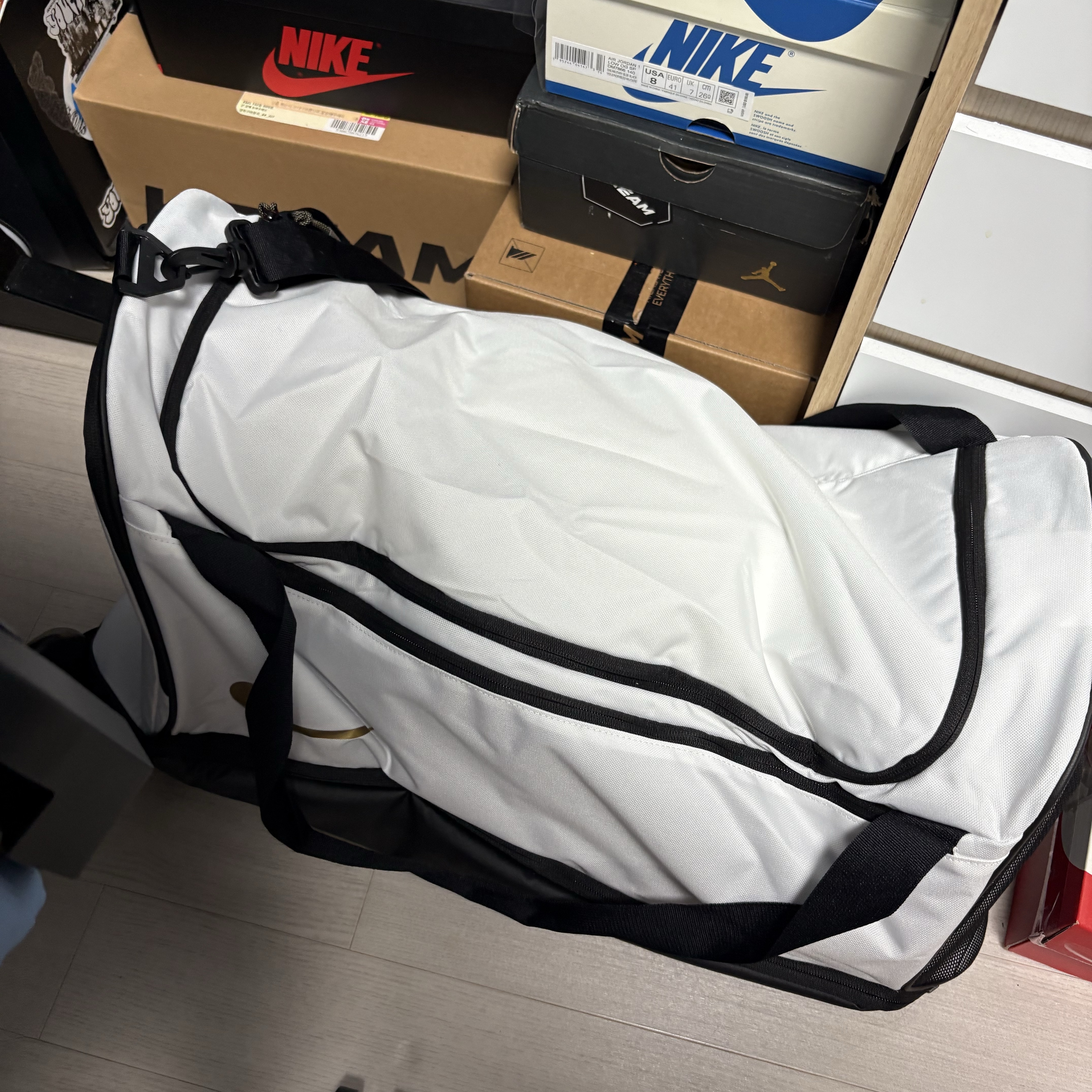 Nike Hoops Elite Duffel Bag 57L White 착용 스타일 - 1