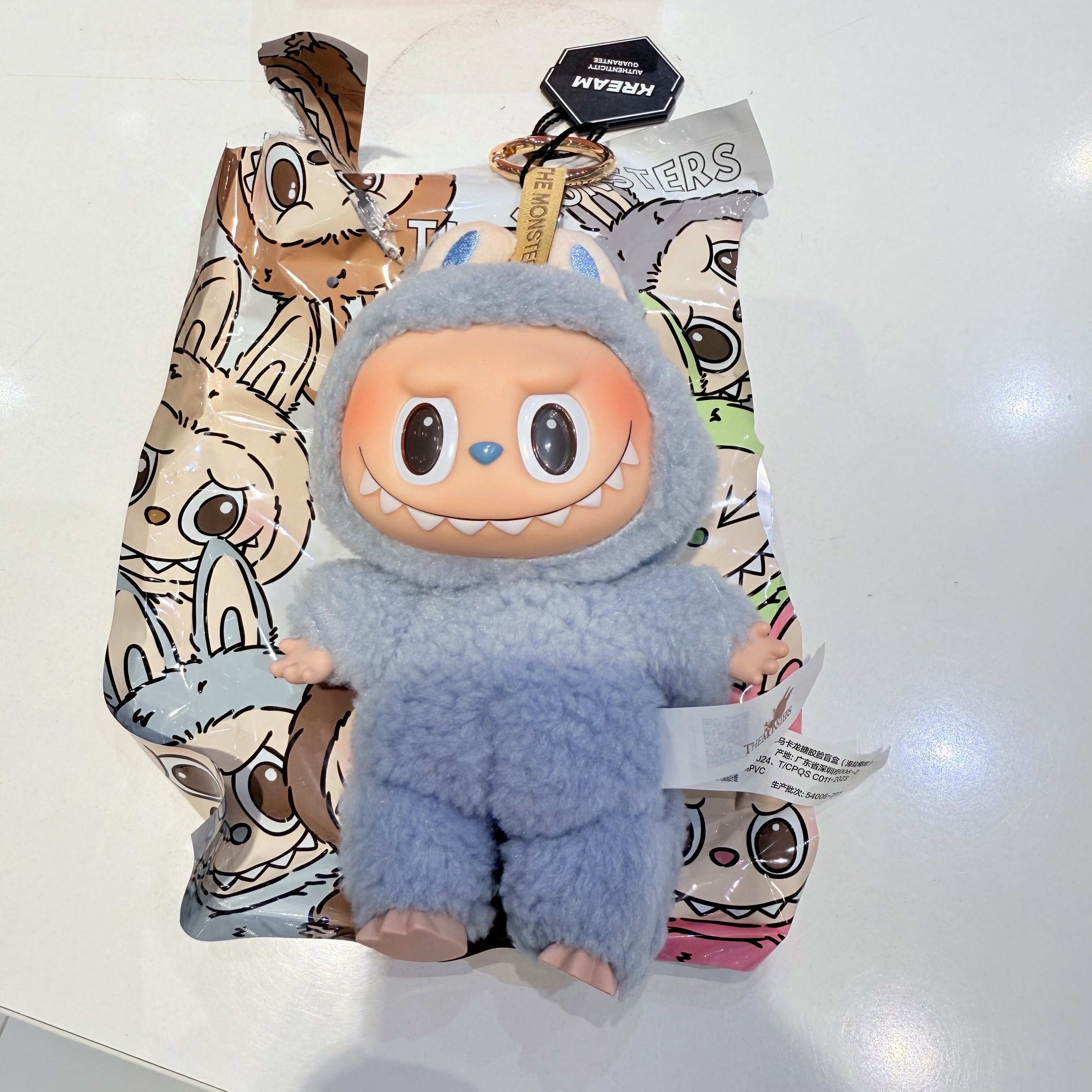 Pop Mart Labubu The Monsters Labubu Tasty Macarons Series Sea Salt Coconut Keyring (Opened Case) 착용 스타일 - 1