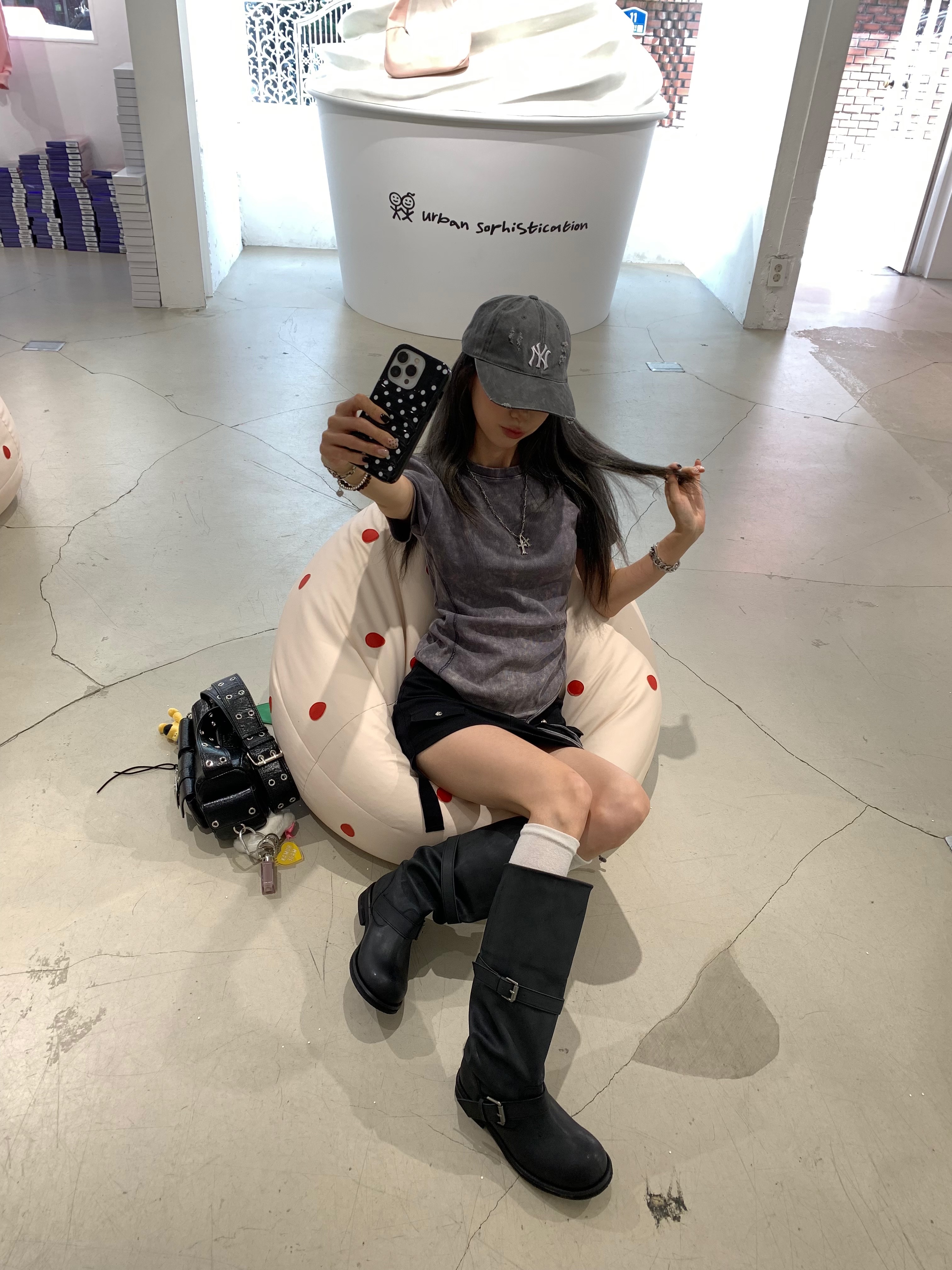 [6% 적립] NegativeThree  Slouchy Long Boots Washed Black, MLB Damage Washing Unstructured Ball Cap New York Yankees Burgandy 착용 스타일 - 2