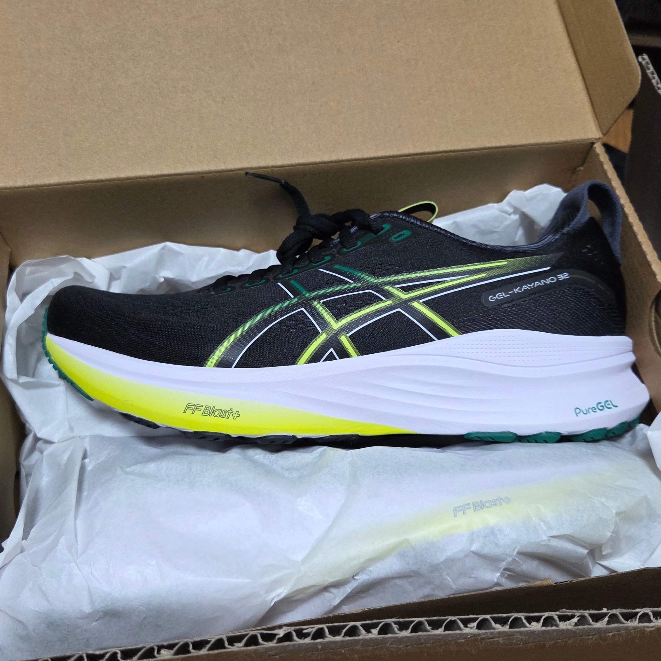 Asics Gel-Kayano 32 Black Jasper Green 착용 스타일 - 3
