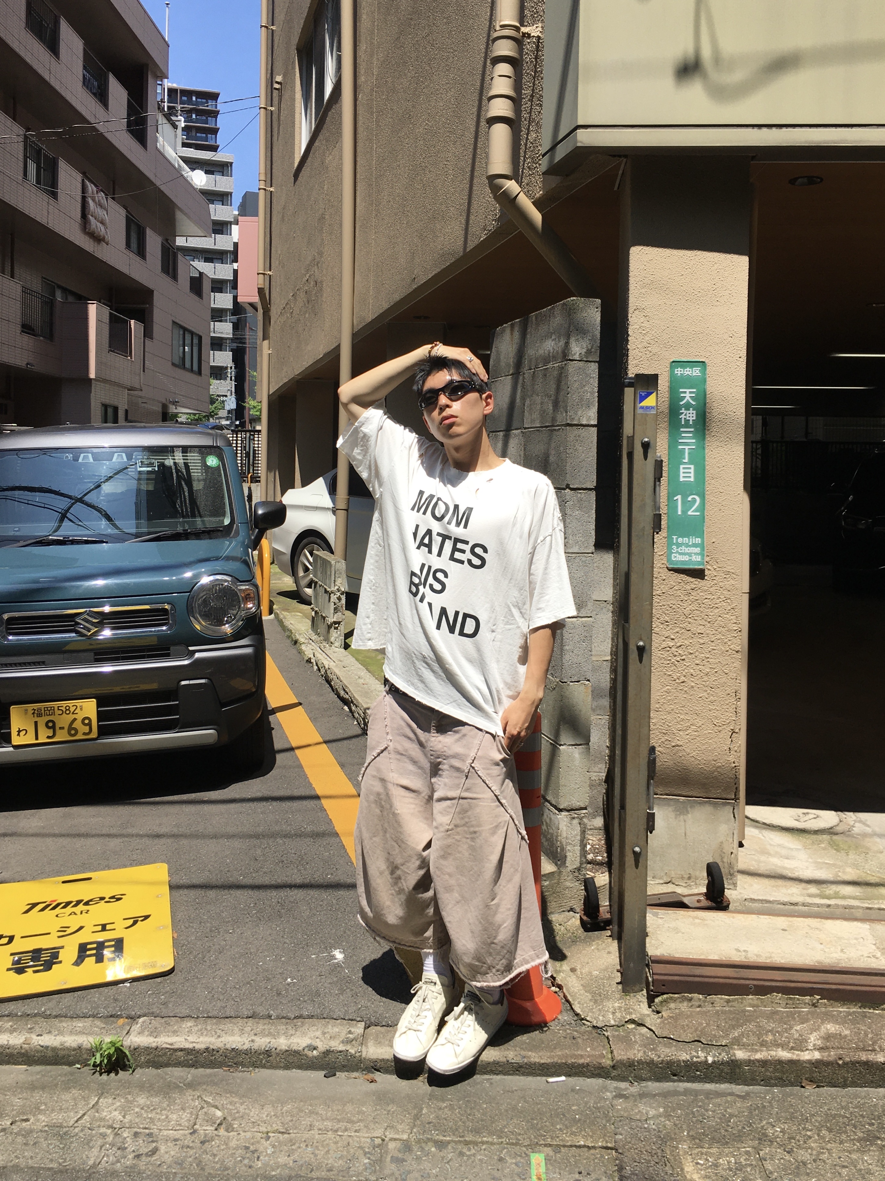 Hommless Mom Hates This Brand VTG Tee White, Balenciaga x Adidas Stan Smith Off White 착용 스타일 - 2