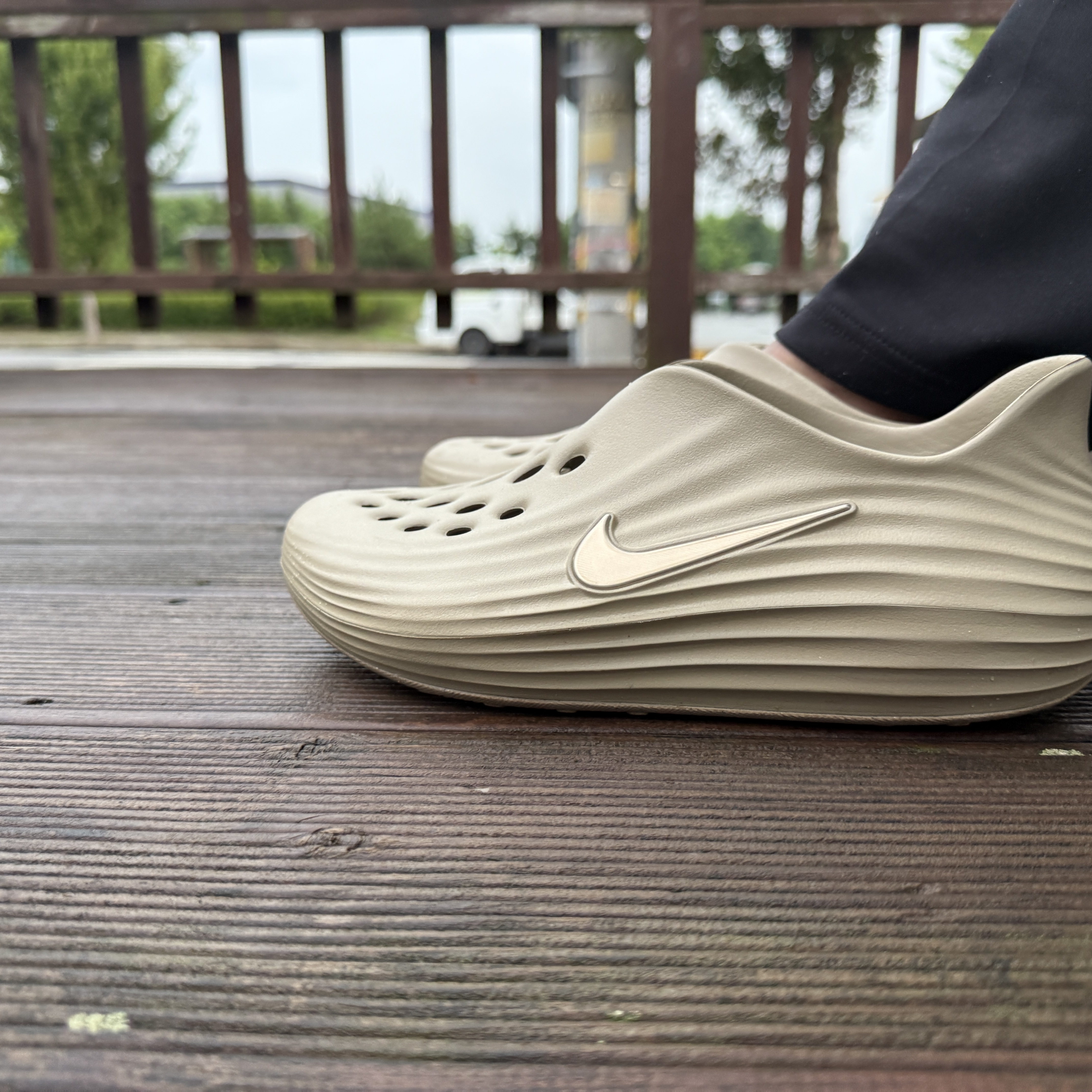 Nike ReactX Rejuven8 Light Orewood Brown 착용 스타일 - 2