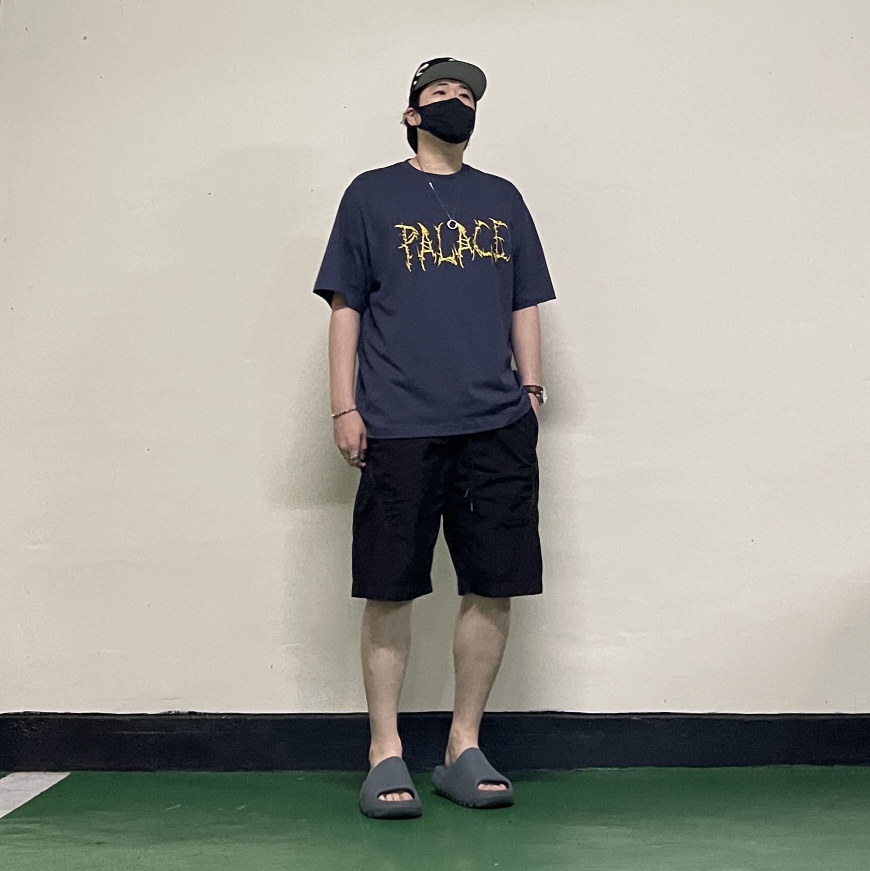 Palace Spaced T-Shirt Navy - 25SS, C.P. Company Chrome-R Track Shorts Black - 21SS 착용 스타일 - 4
