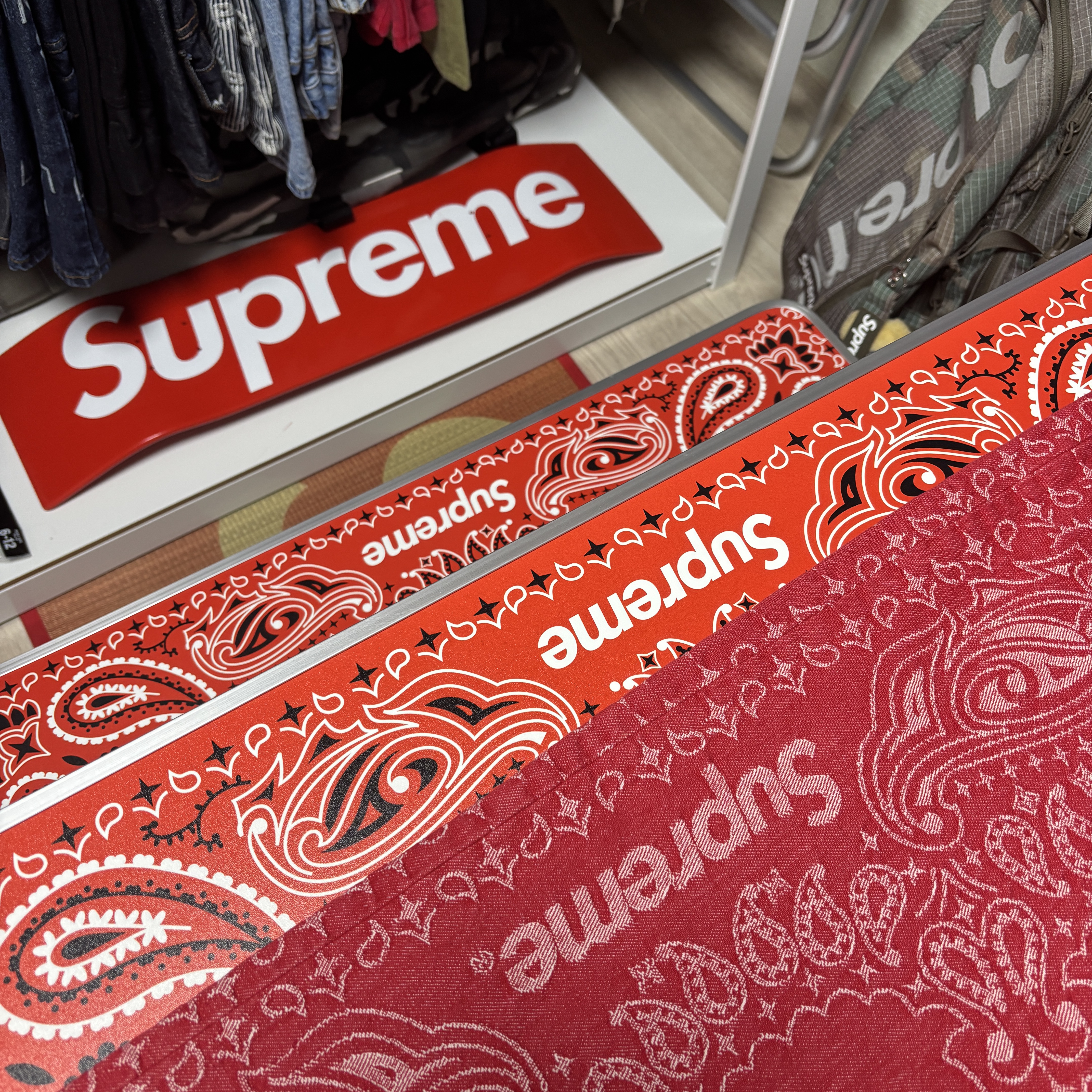 Supreme Bandana Jacquard Baggy Jean Red - 25SS 착용 스타일 - 3