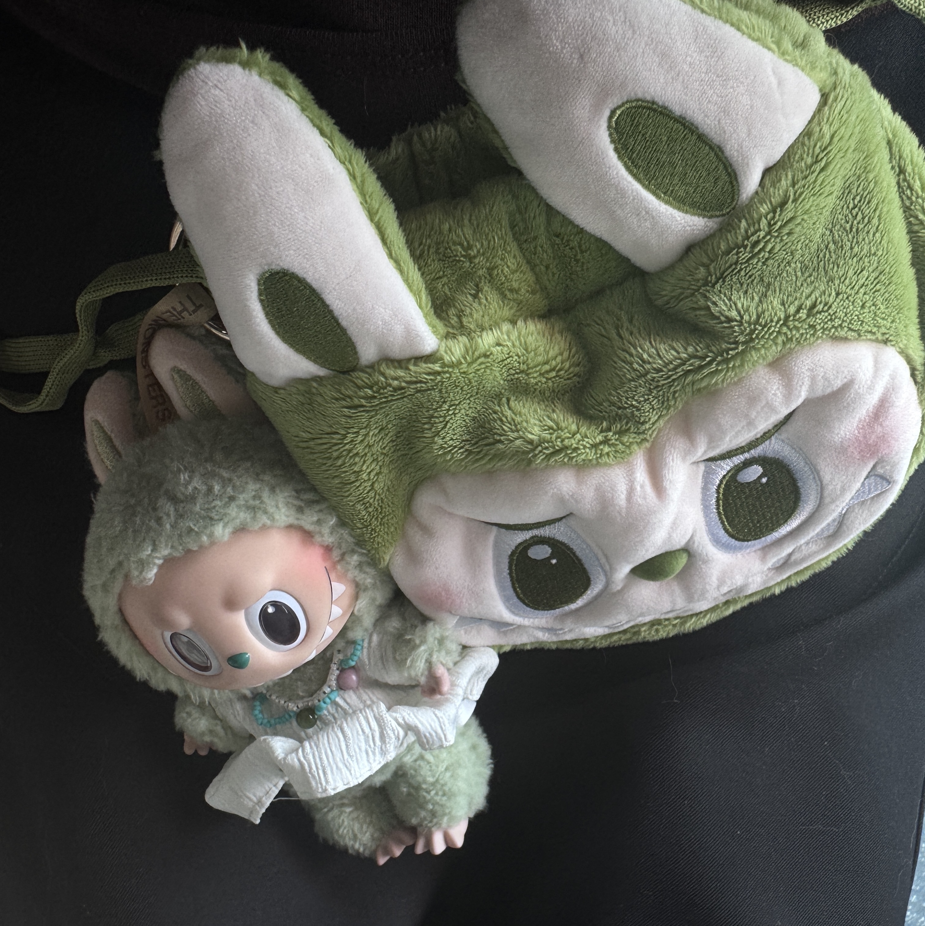 Pop Mart Labubu The Monsters Labubu Tasty Macarons Series Green Grape Keyring, Pop Mart Labubu Pouch Green - Seongsu Labubu Wacky Mart Pop-Up Store Exclusive 착용 스타일 - 1