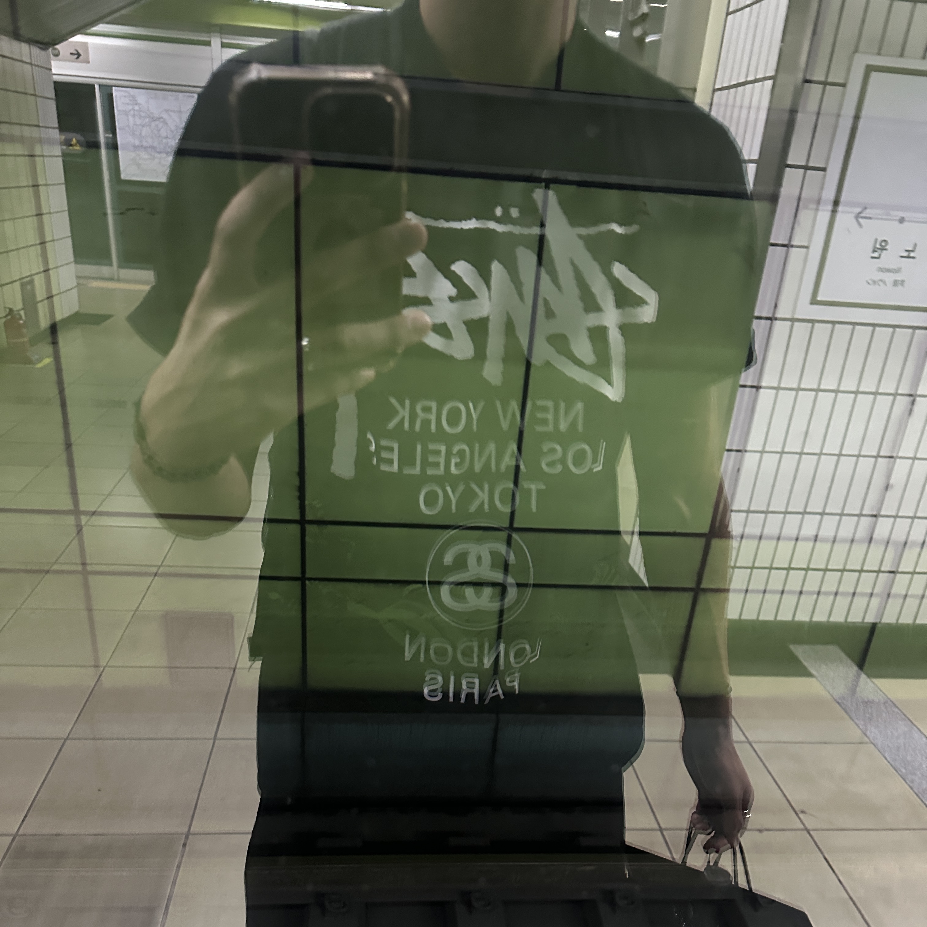 Stussy World Tour T-Shirt Black 2024,2025 착용 스타일