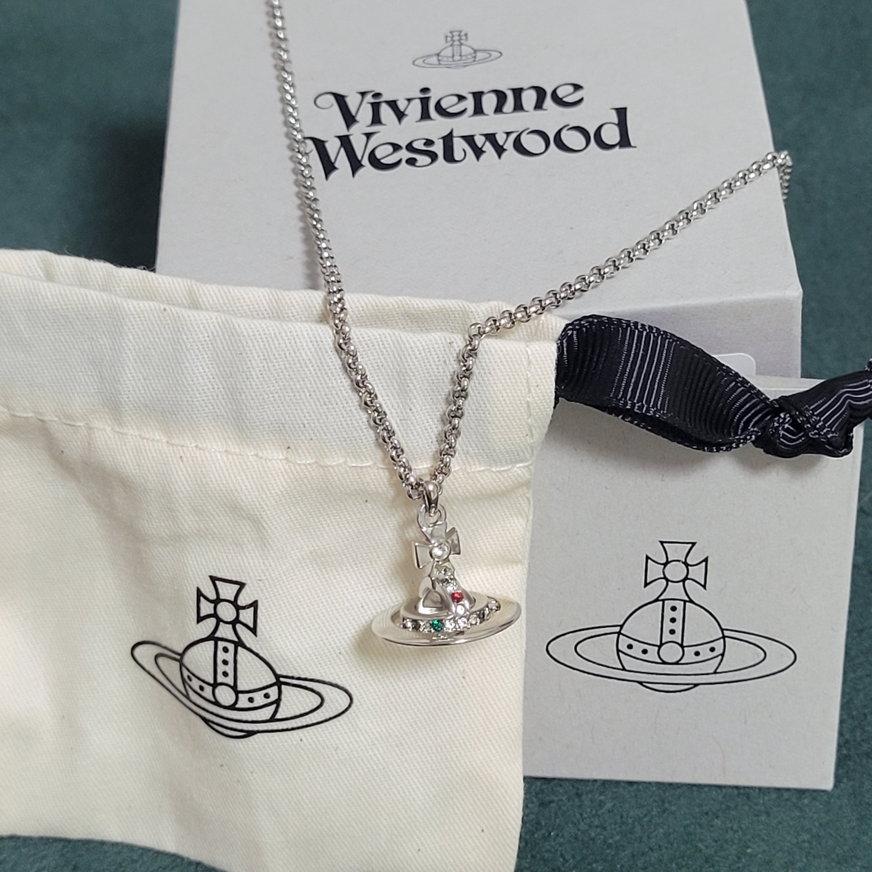 Vivienne Westwood New Petite Orb Pendant Silver 착용 스타일 - 1