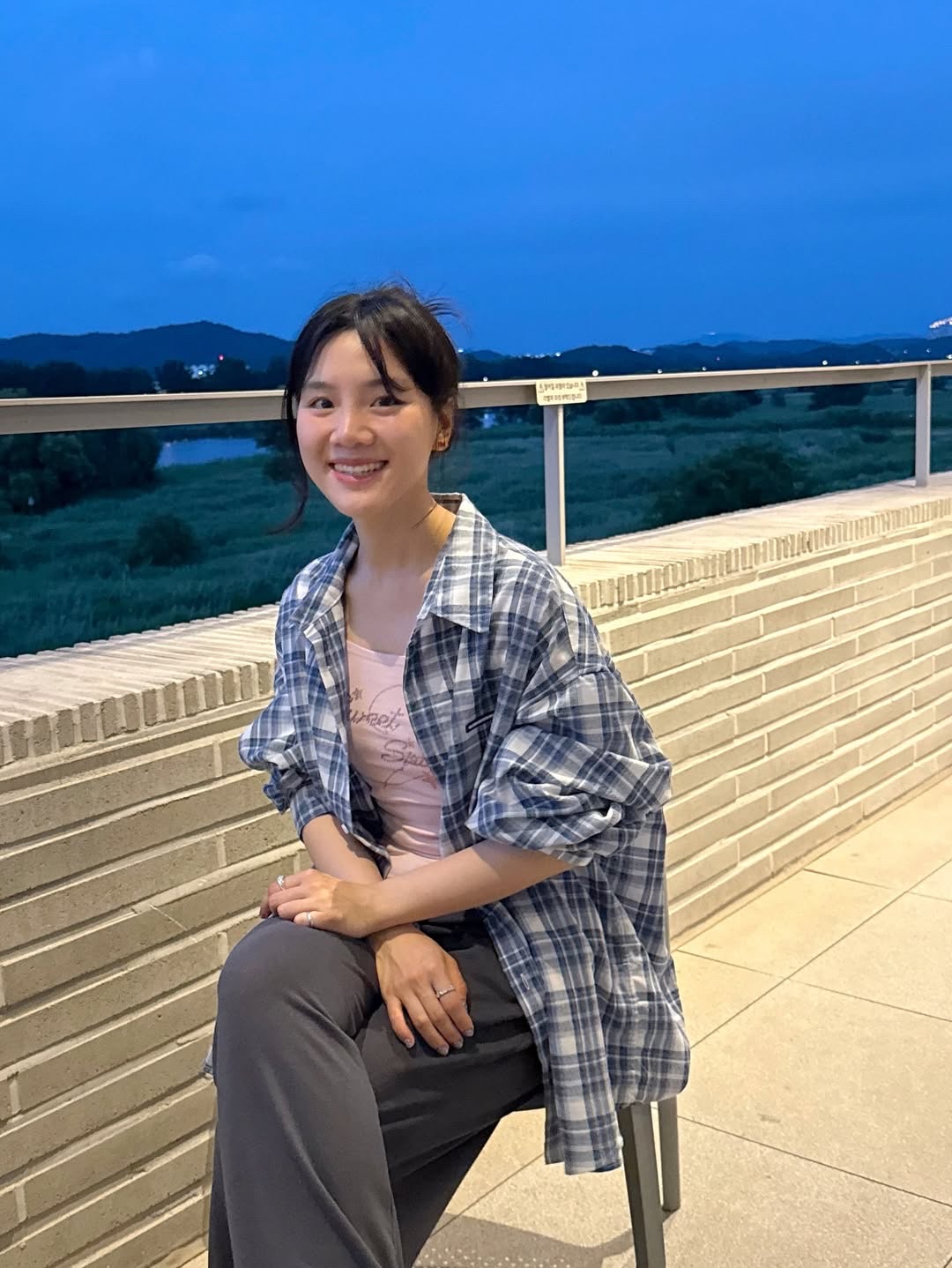SLOW RECORD HOUSE Seersucker Oversized Check Shirts Blue 착용 스타일 - 1