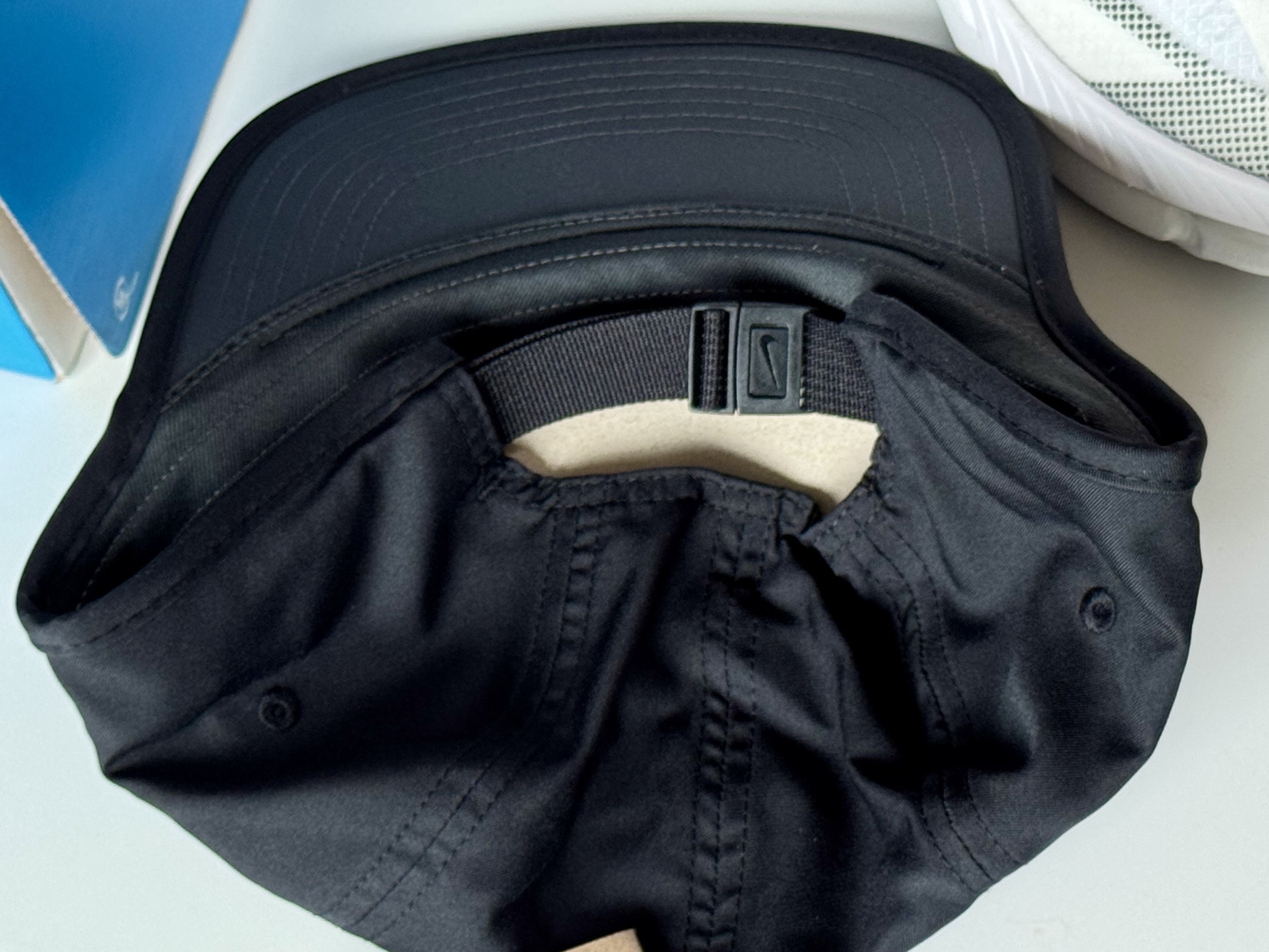 Hoka Mafate Speed 4 Lite White Black, Nike Dri-Fit Fly Unstructured Swoosh Cap Black 착용 스타일 - 7