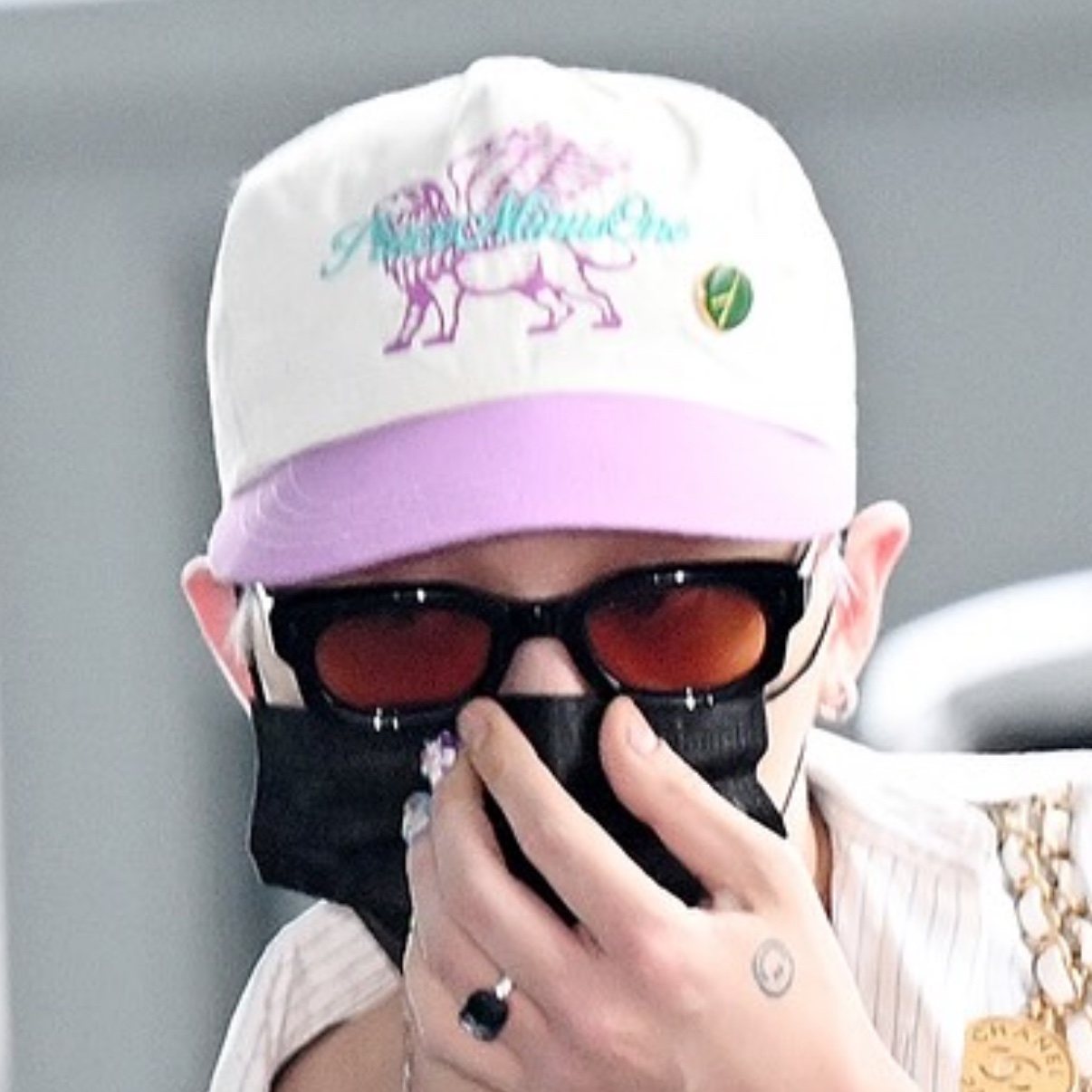 Peaceminusone x Joopiter Five-Panel Baseball Cap White Purple 착용 스타일