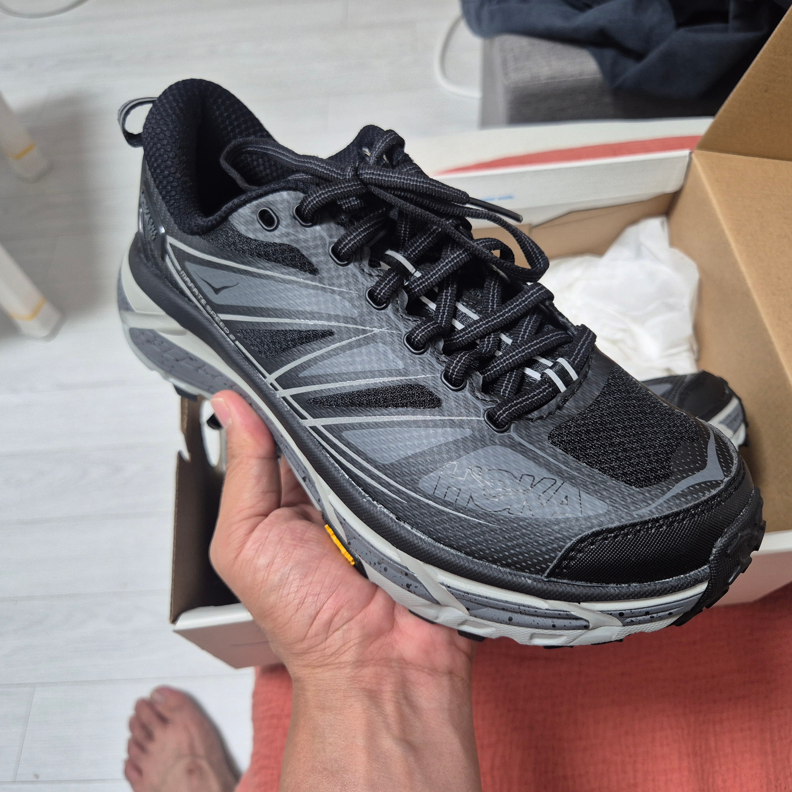Hoka Mafate Speed 2 Black Castlerock 착용 스타일