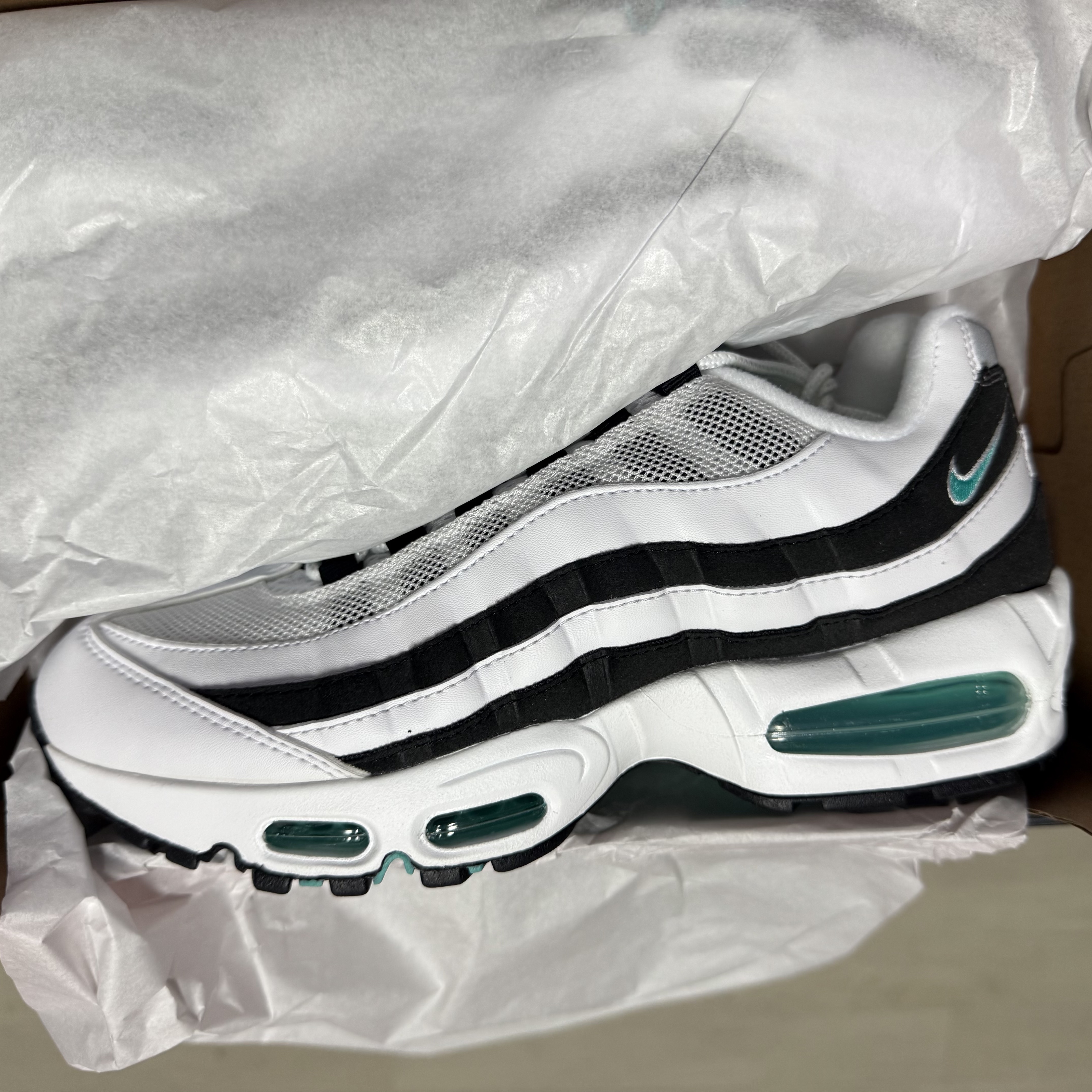 Nike Air Max 95 OG White and Black 착용 스타일 - 1