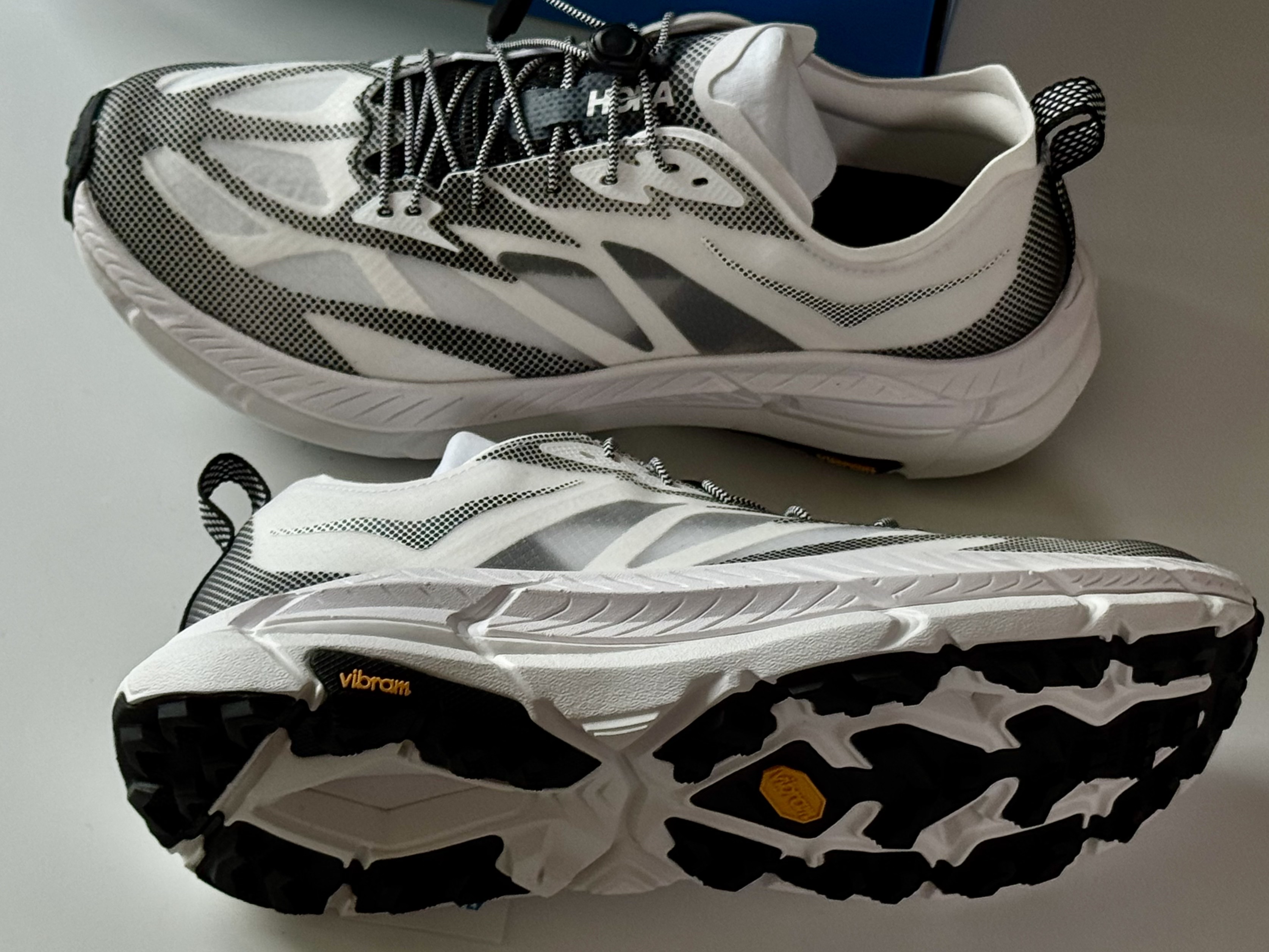 Hoka Mafate Speed 4 Lite White Black, Nike Dri-Fit Fly Unstructured Swoosh Cap Black 착용 스타일 - 5