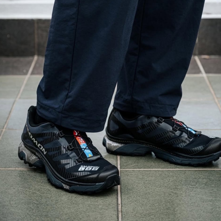Salomon XT-4 Black Silver Metallic 착용 스타일