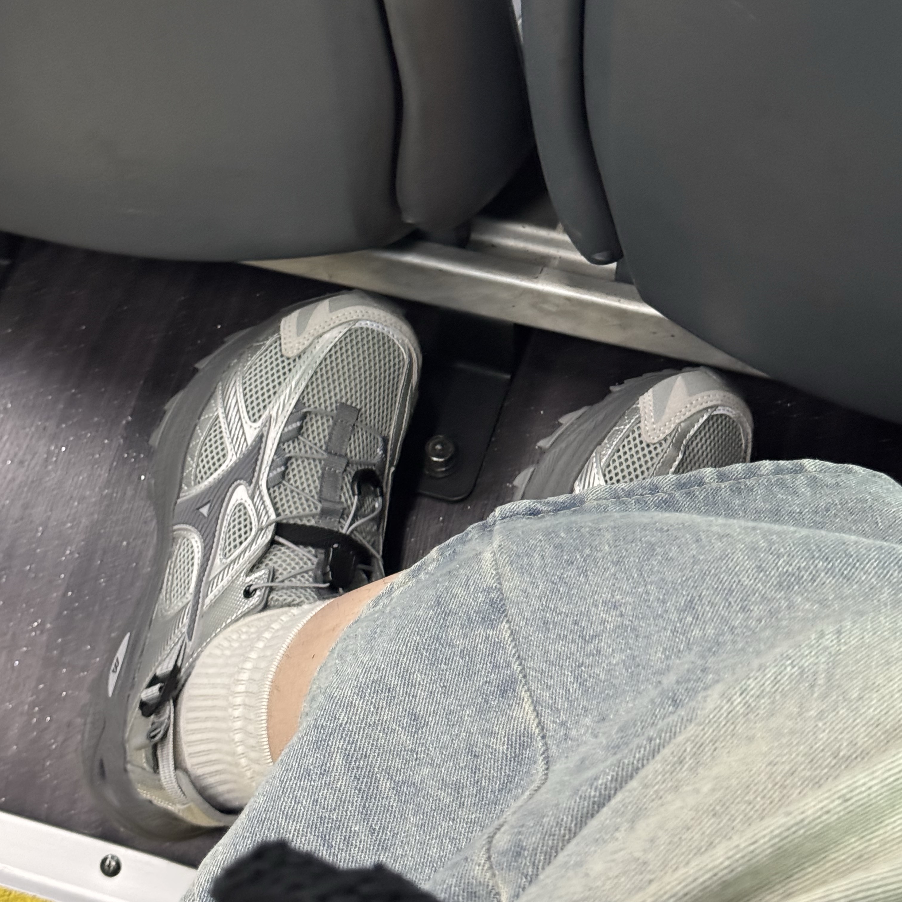Mizuno Racer Trail SE Silver Grey 착용 스타일