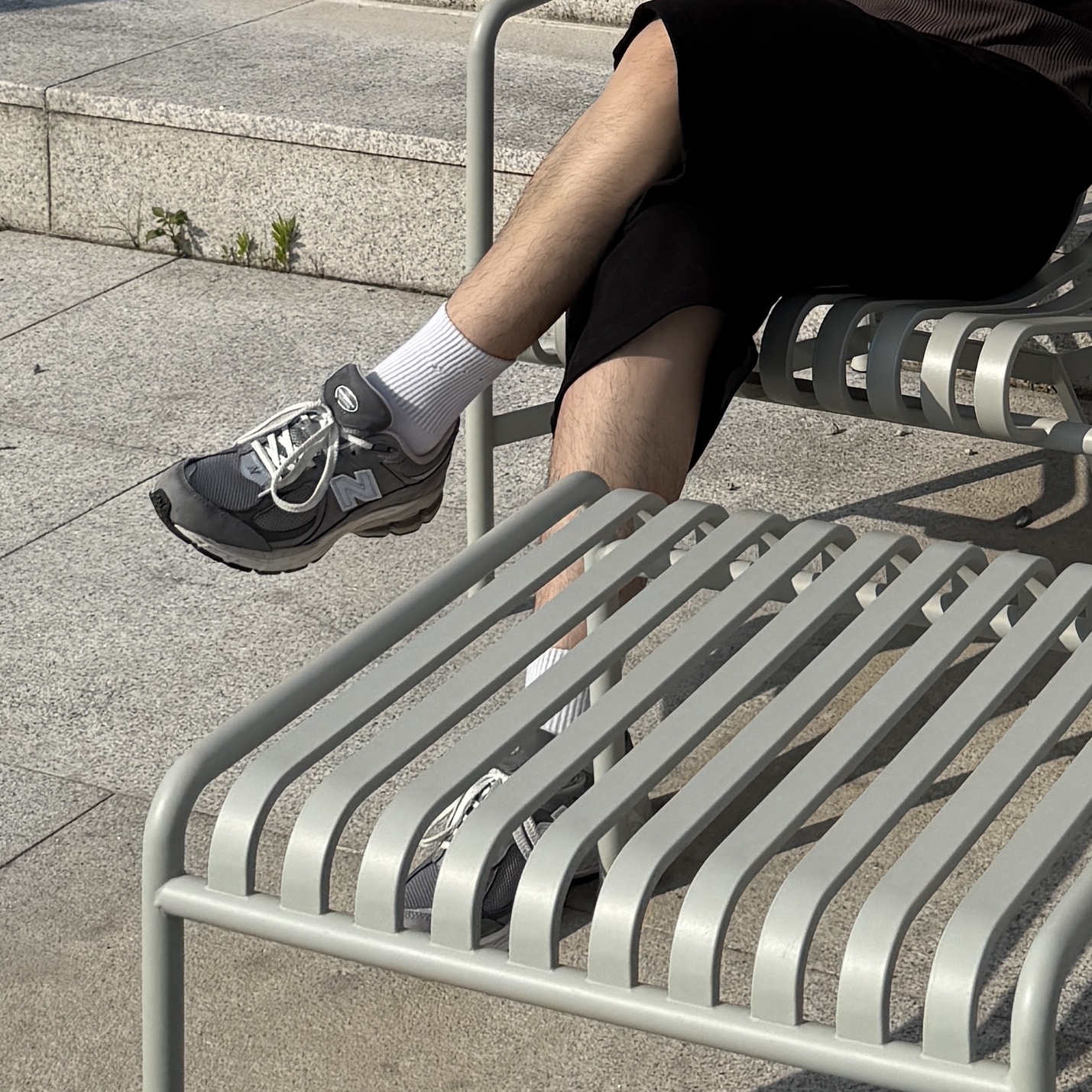 New Balance 2002R Premium Vintage Grey 착용 스타일