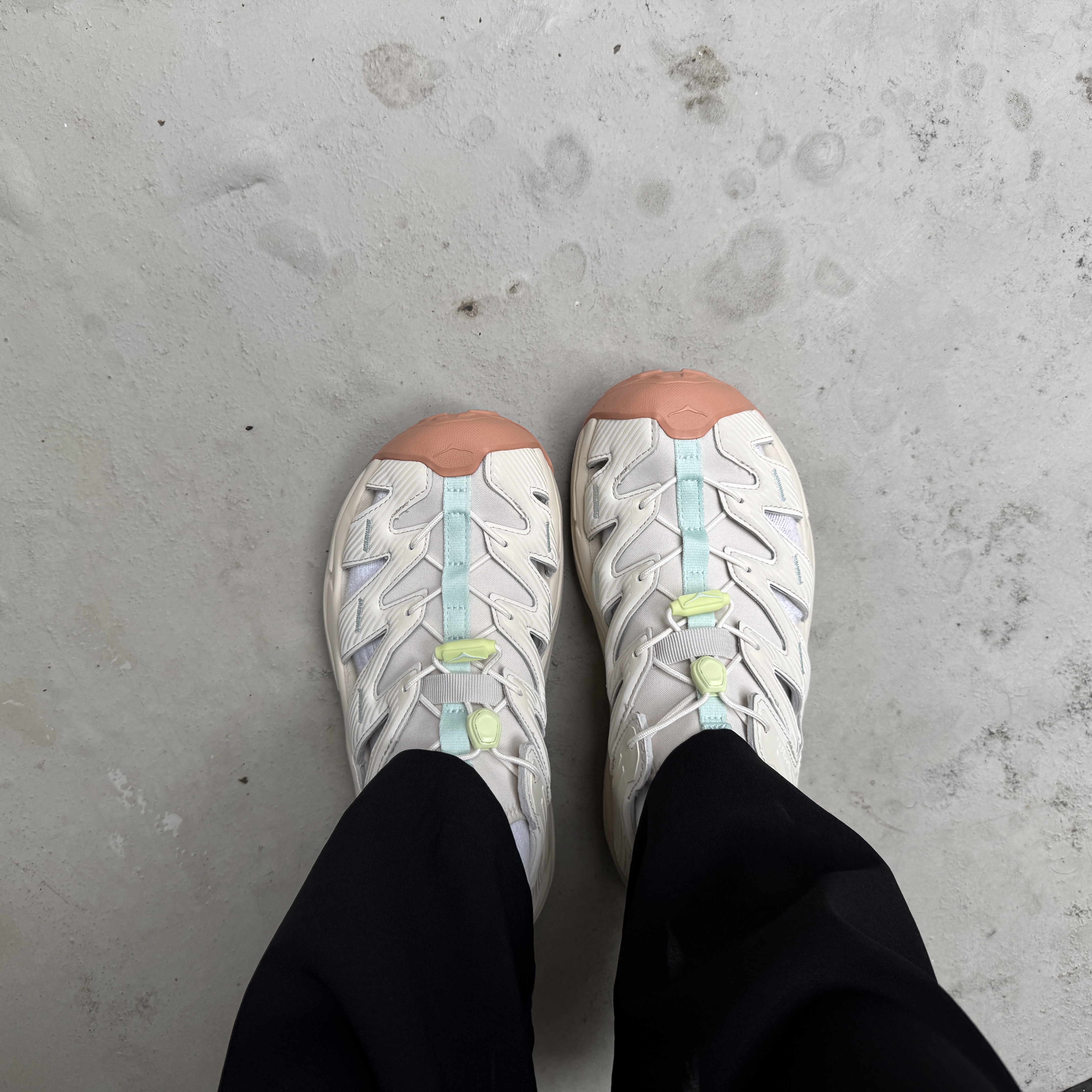 Hoka Hopara Vanilla 착용 스타일