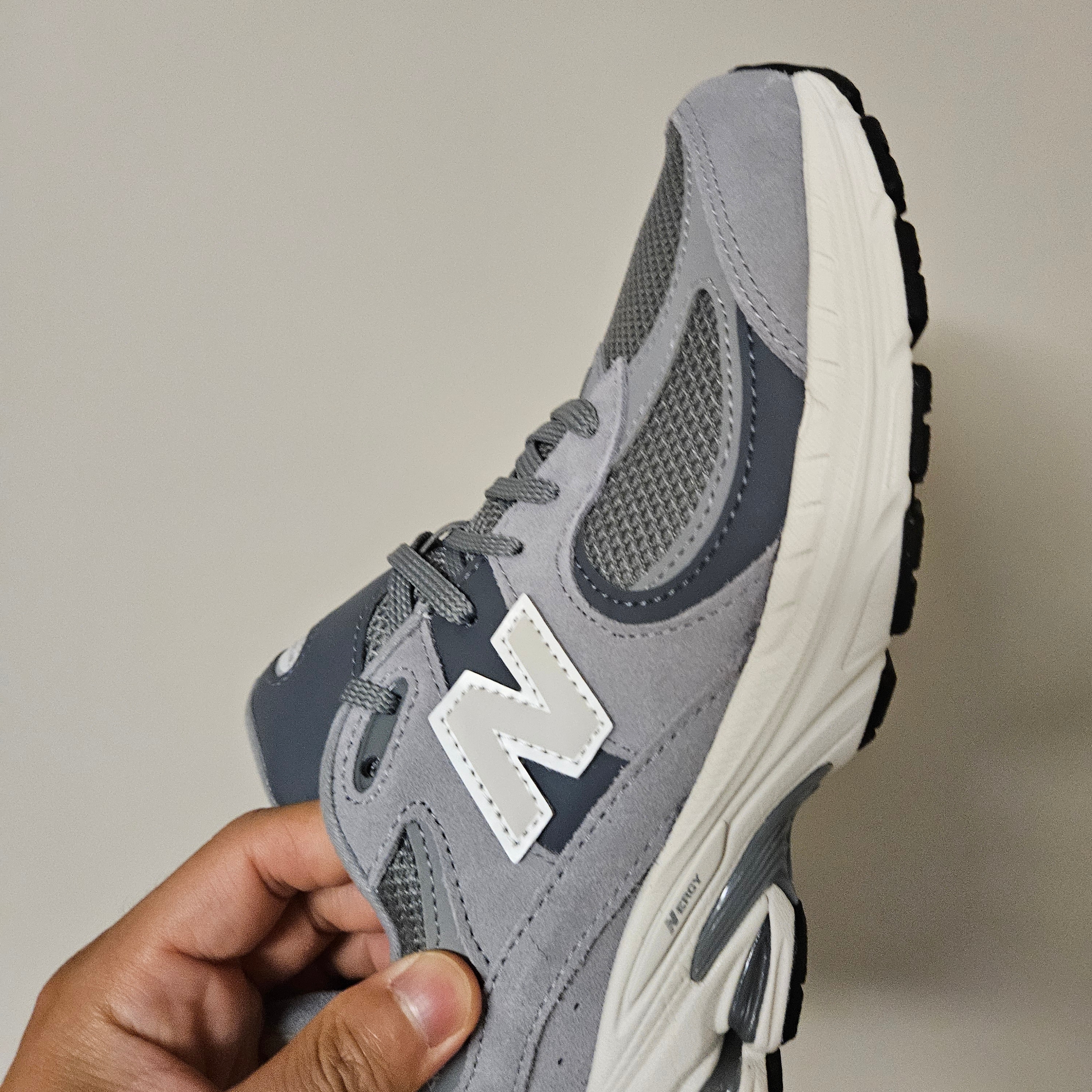 (GS) New Balance 2002R Steel Lead 착용 스타일