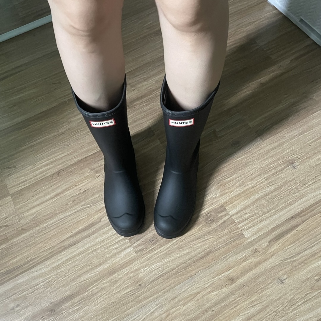 (W) Hunter Play Tall Wellington Rain Boots Black 착용 스타일