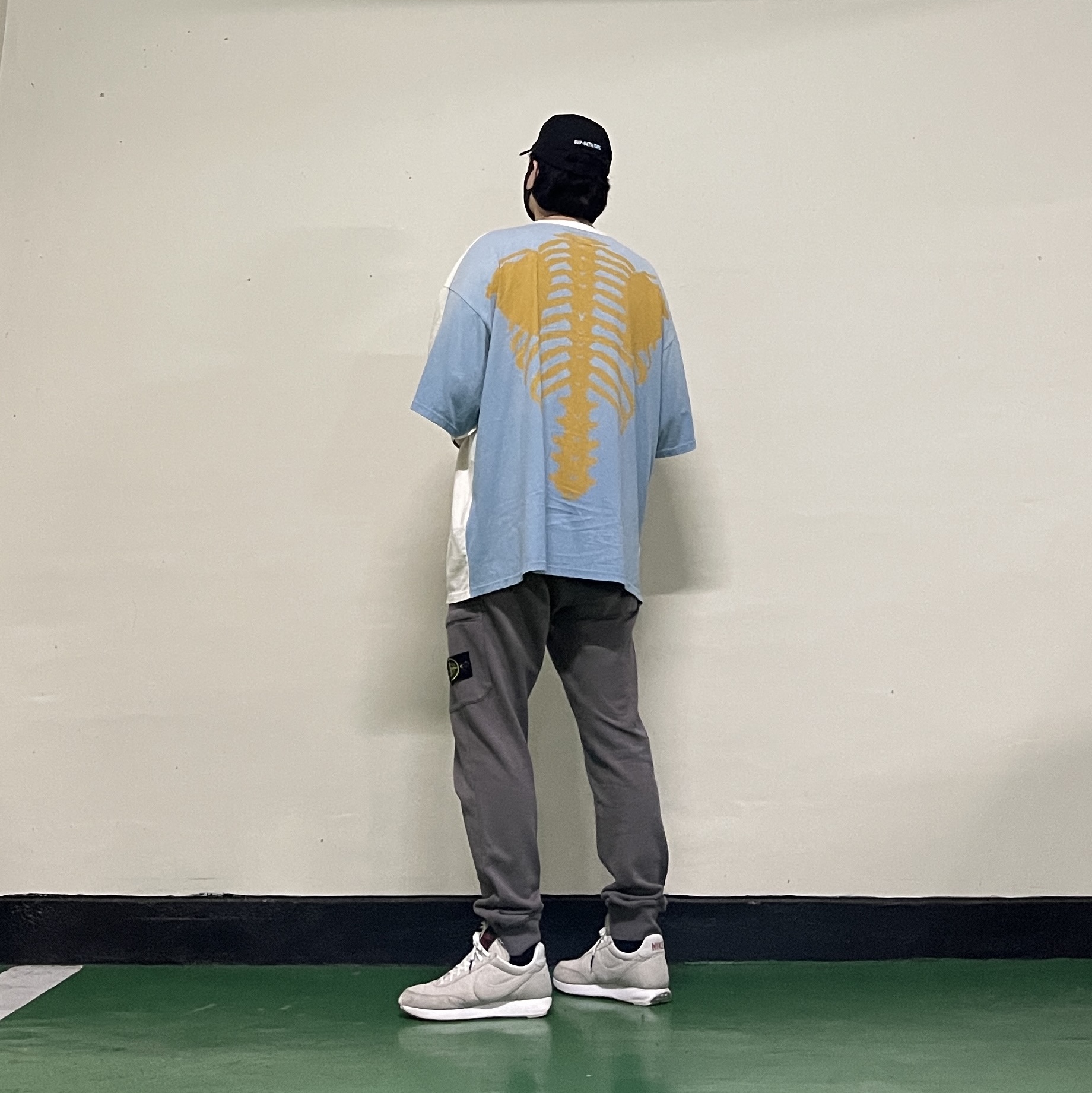Stone Island 64551 Slim Fit Cargo Sweatpants Steel Grey - 24SS, Kapital Cotton Sheeting Two Tone Big Pocket Bone T-Shirt Kinari Sax 착용 스타일 - 2