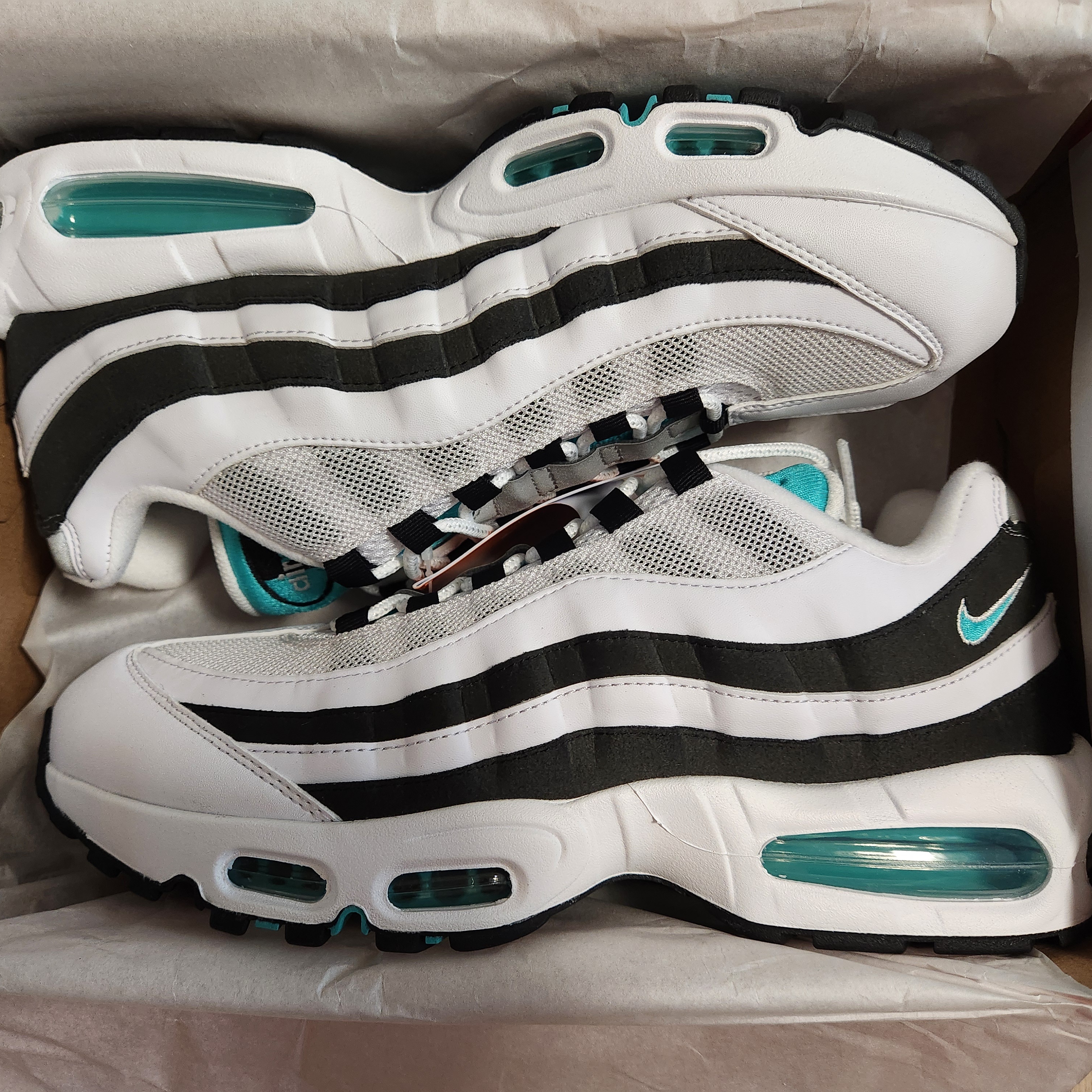 Nike Air Max 95 OG White and Black 착용 스타일 - 2