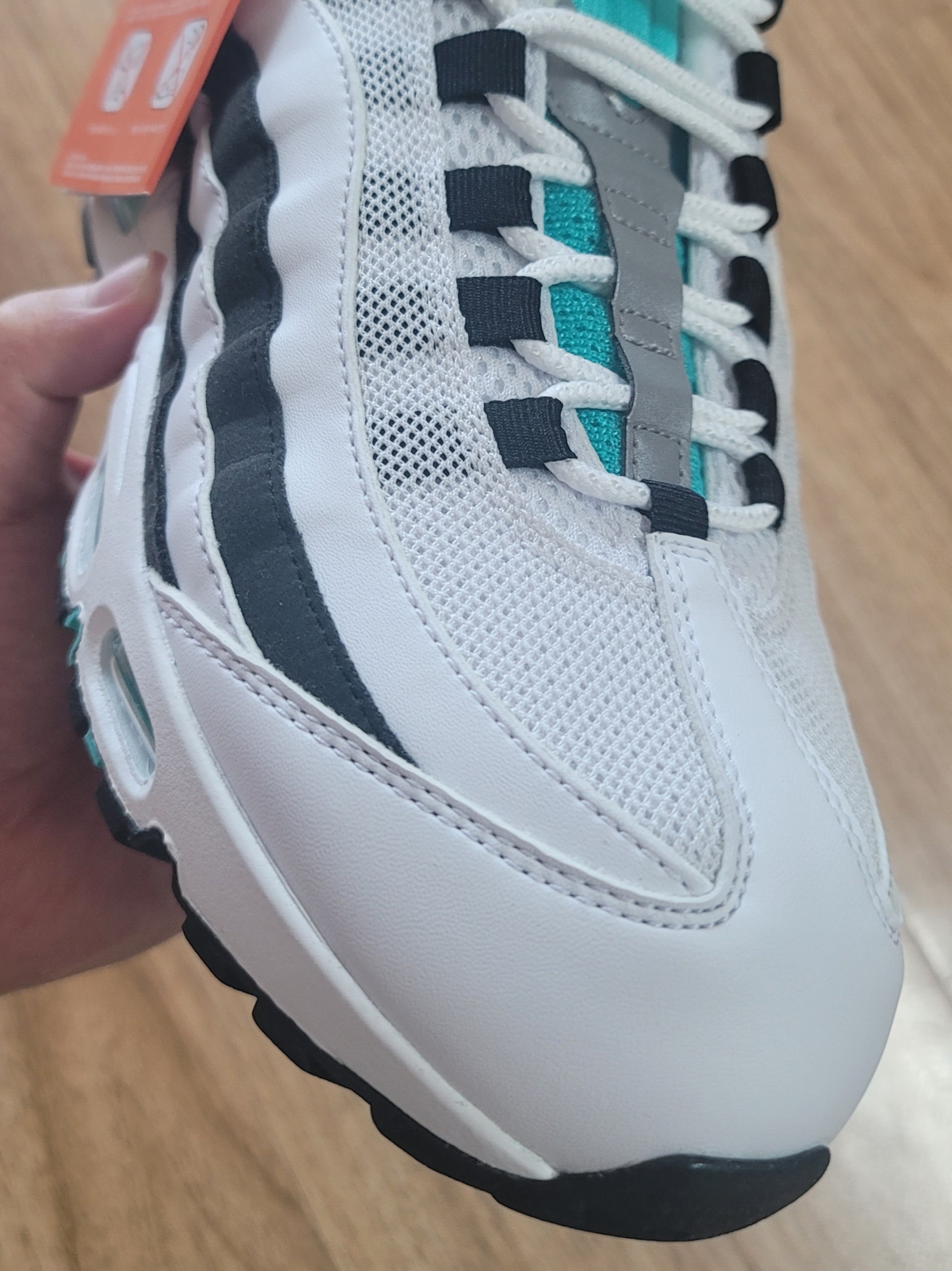 Nike Air Max 95 OG White and Black 착용 스타일 - 1