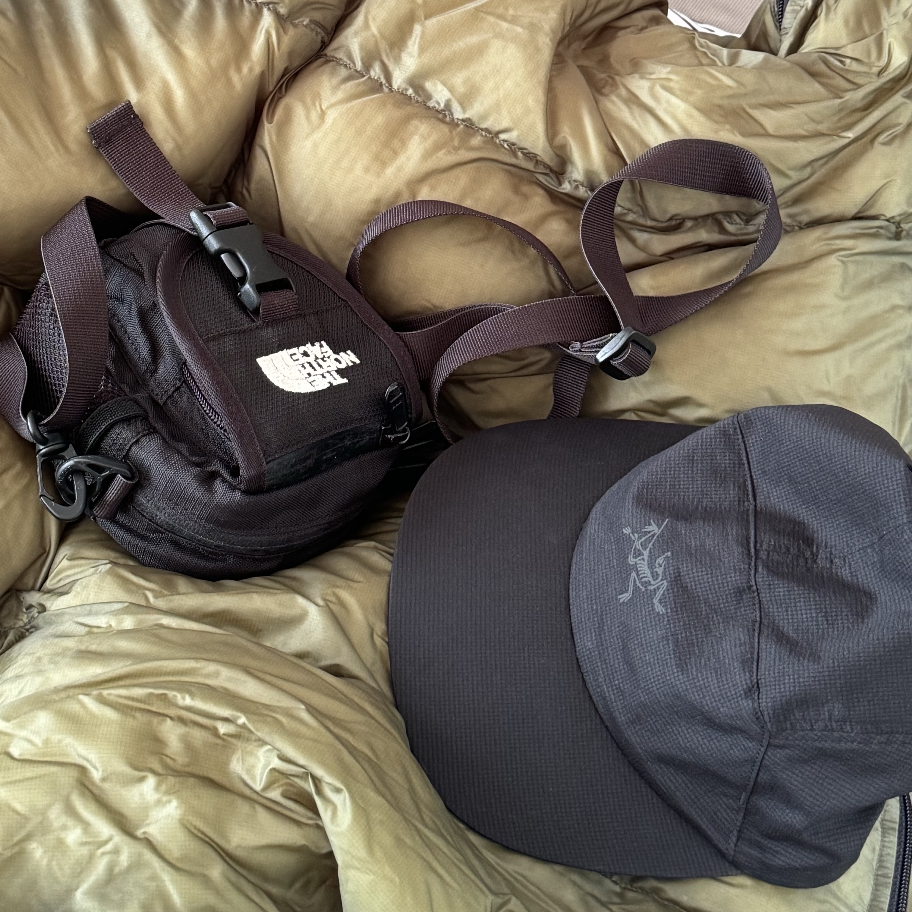 Arc'teryx Norvan Regular Brim Hat Black 착용 스타일