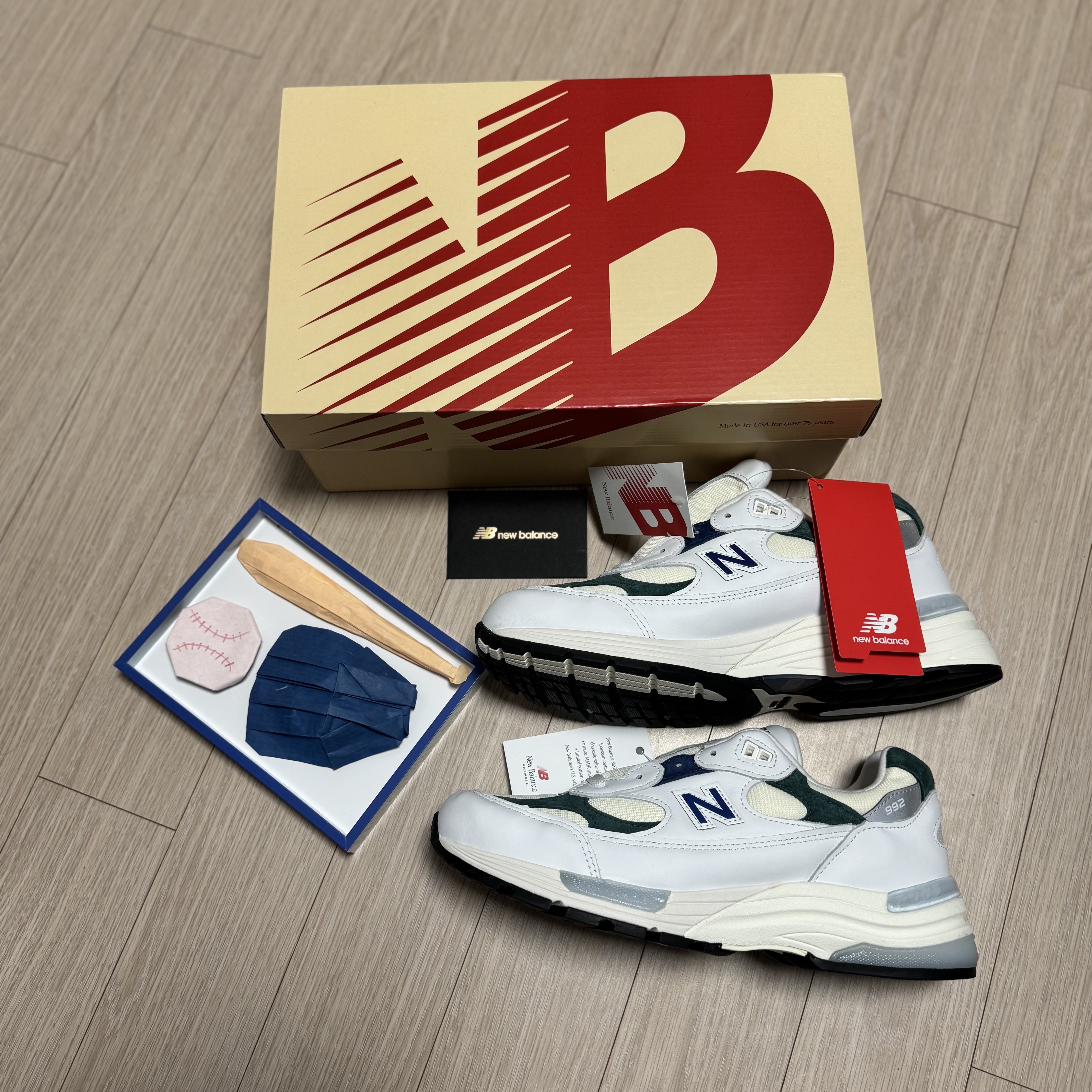 New Balance 992 Made in USA Marsh Green 착용 스타일 - 3