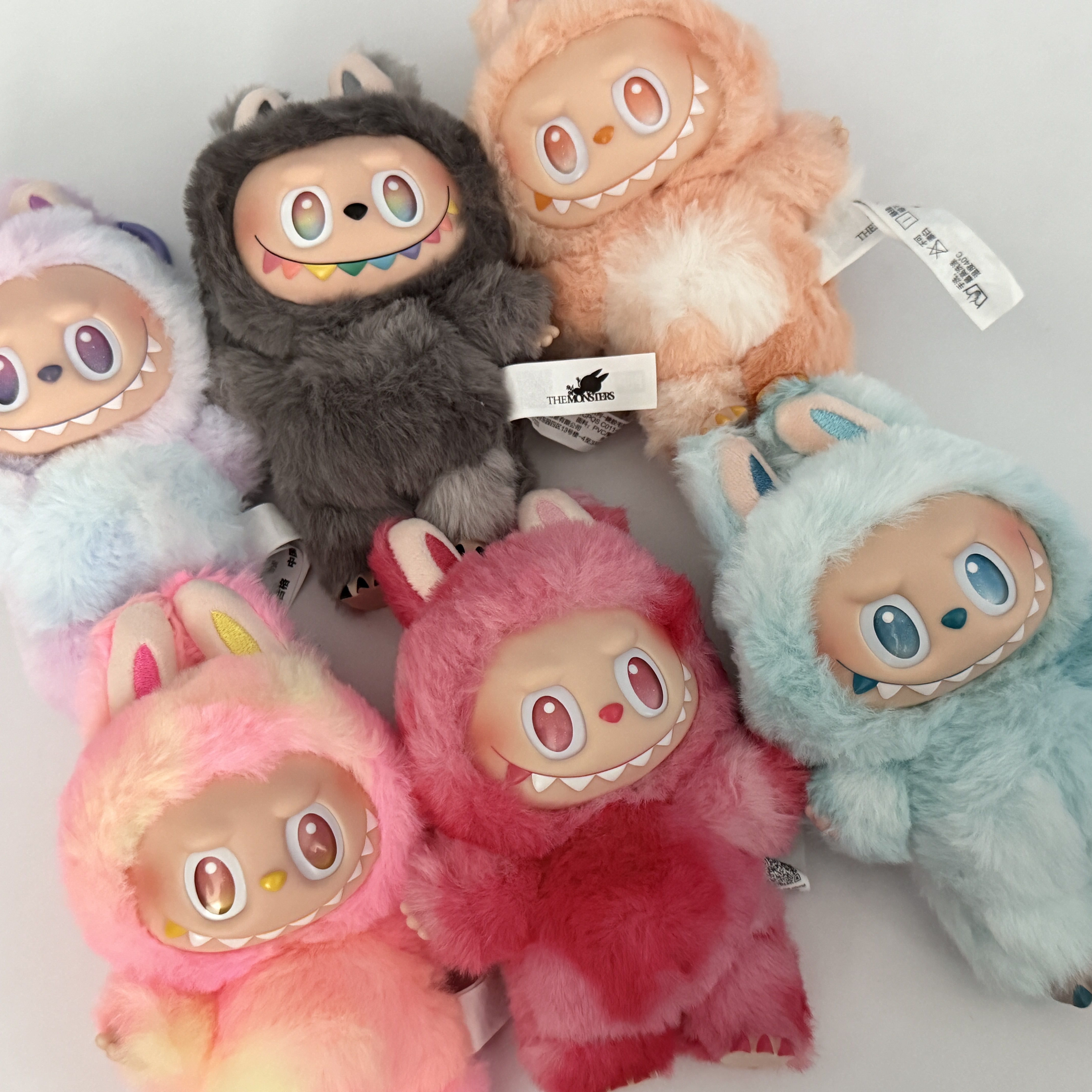 Pop Mart Labubu The Monsters Highlight Series Sealed Case (6 Blind Boxes) 착용 스타일