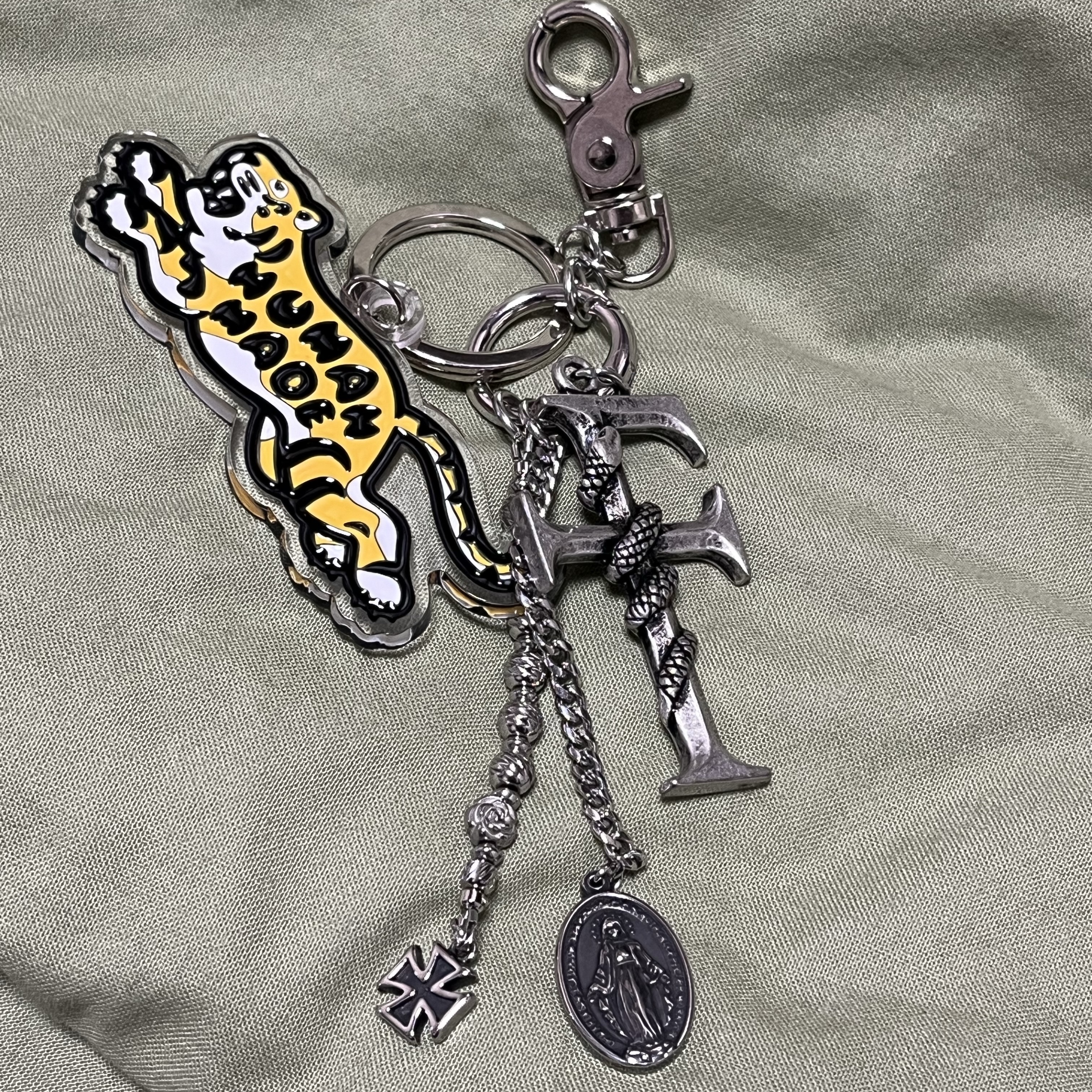 Human Made Animal Keychain #2 Silver 착용 스타일