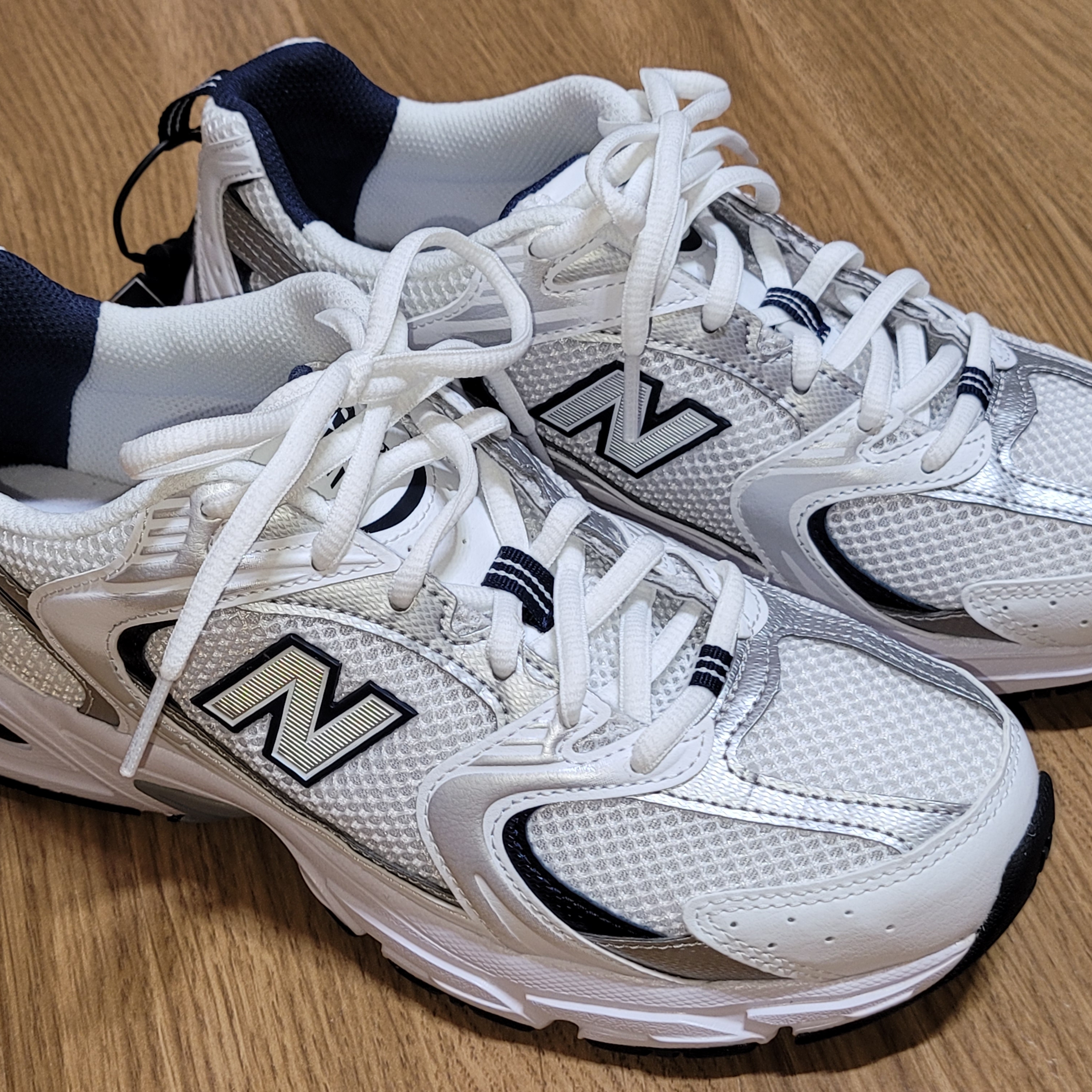 New Balance 530 White 착용 스타일
