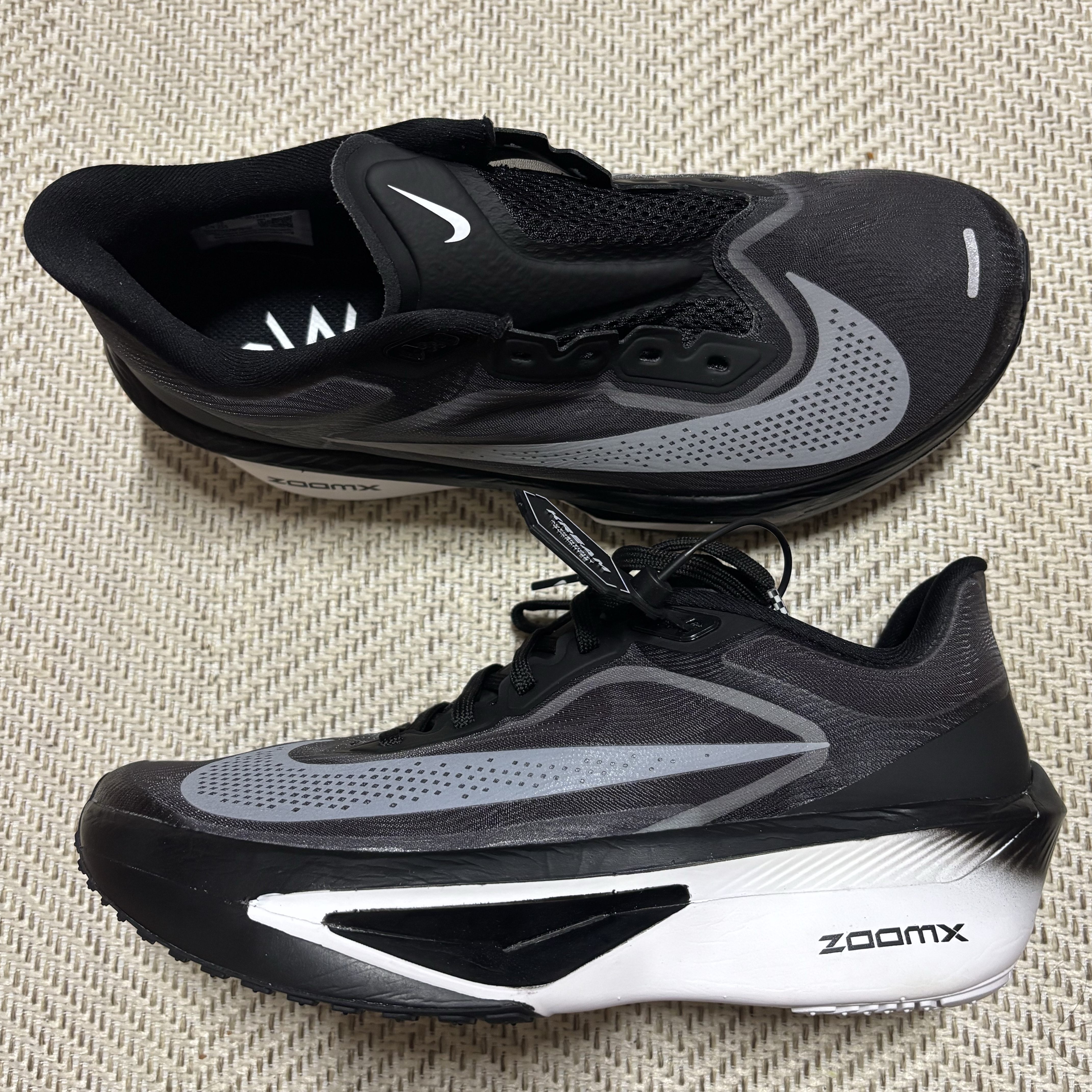 Nike Zoom Fly 6 Black Light Smoke Grey 착용 스타일 - 1