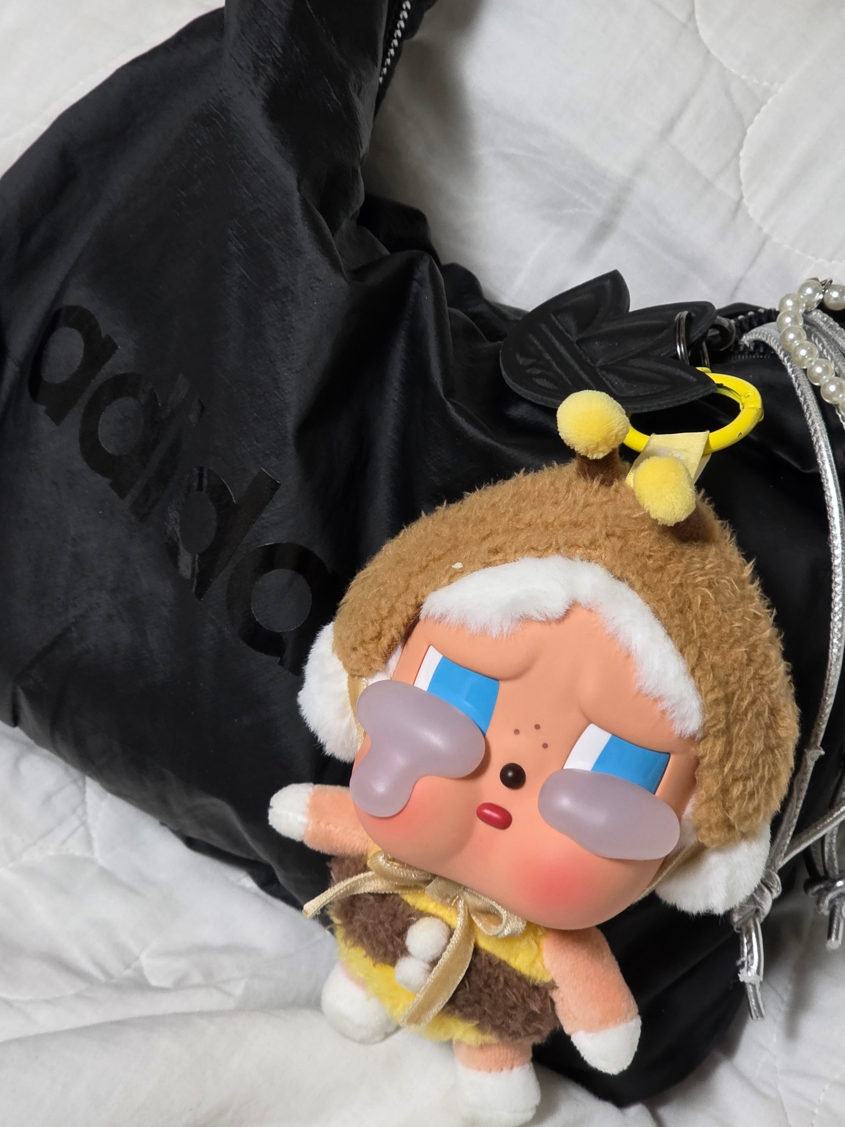 Pop Mart Crybaby Crying Again Series Plush Keyring Sealed Case (6 Blind Boxes), Pop Mart Crybaby Crying Again Series Plush Keyring I'll Bring You A Flower (Opened Case) 착용 스타일