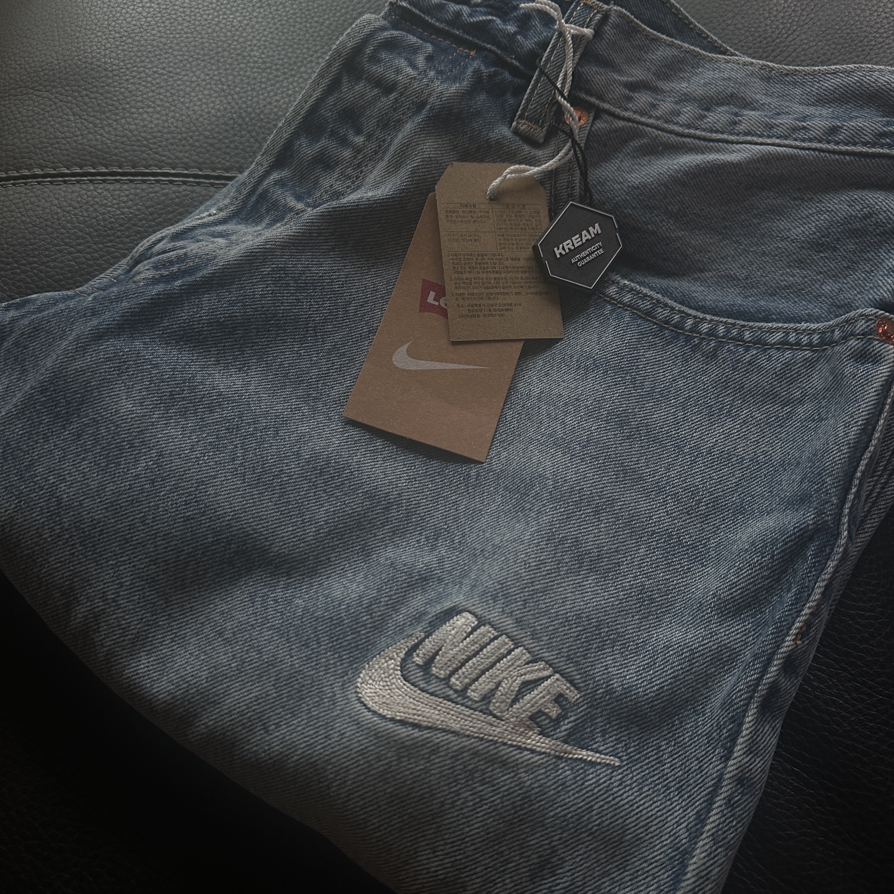 Levi's x Nike Baggy Jeans Light Blue 착용 스타일