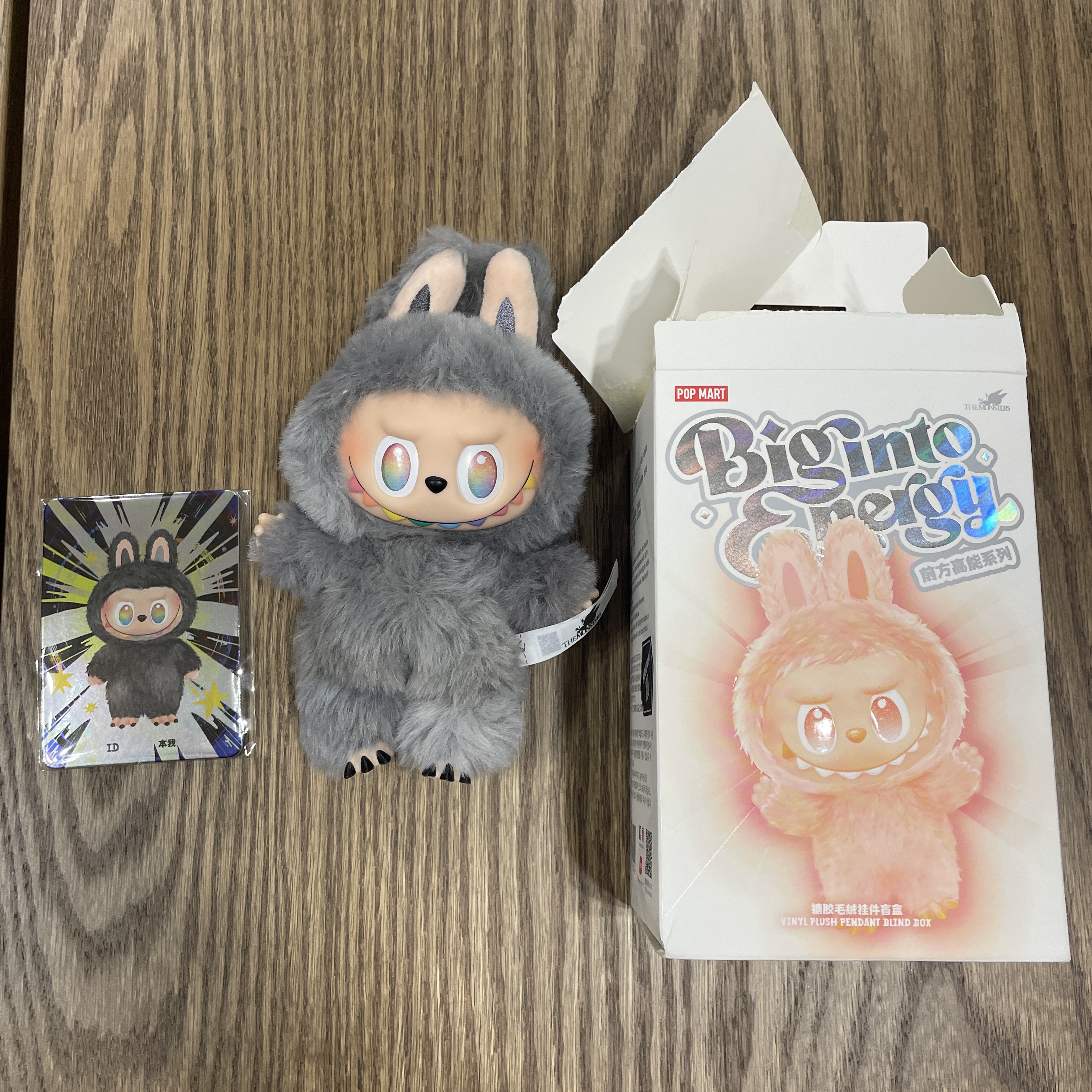 Pop Mart Labubu The Monsters Highlight Series Sealed Case (Bundle of 2/1 Blind Box) 착용 스타일