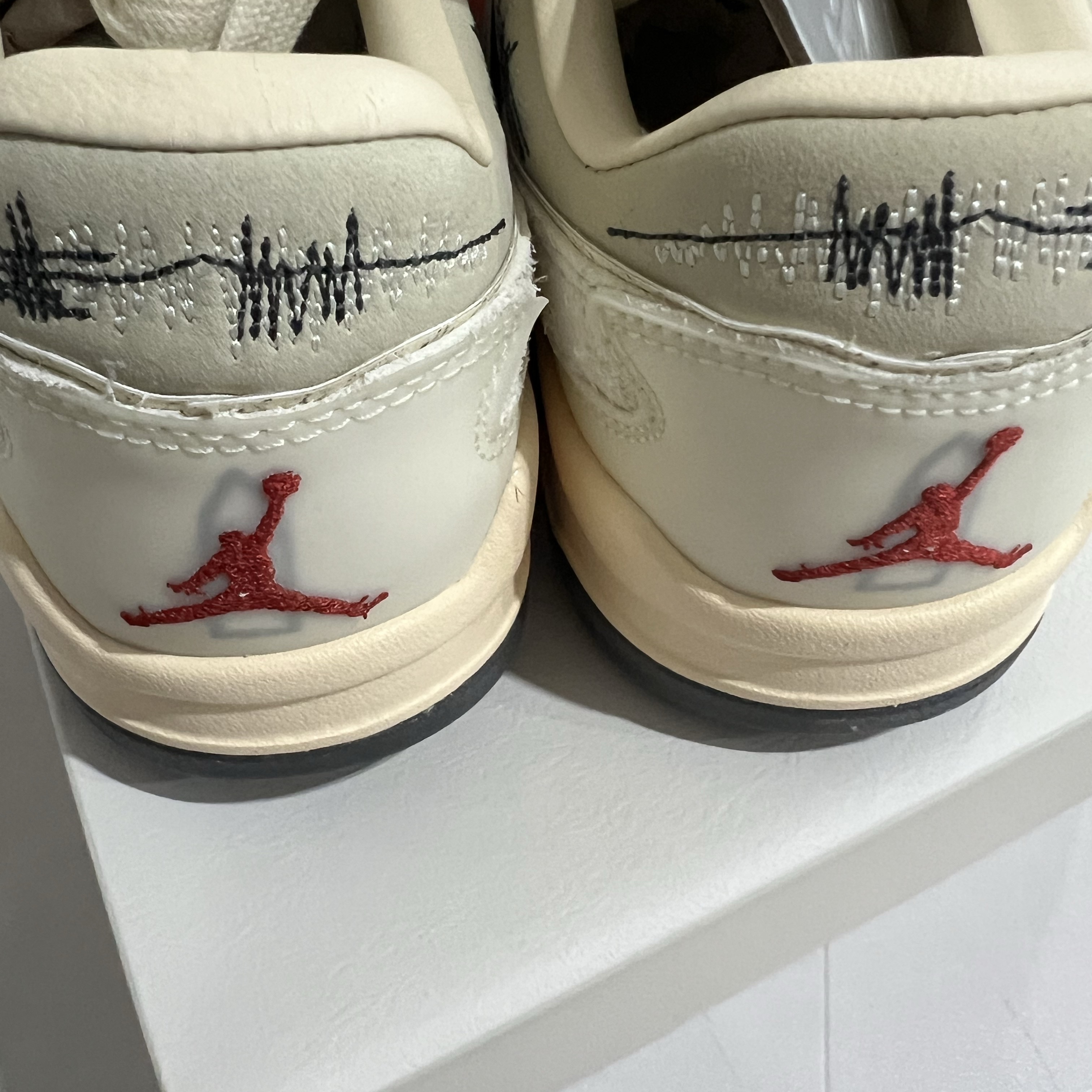 (W) Jordan x Tela Flight Court Crepe 착용 스타일 - 3