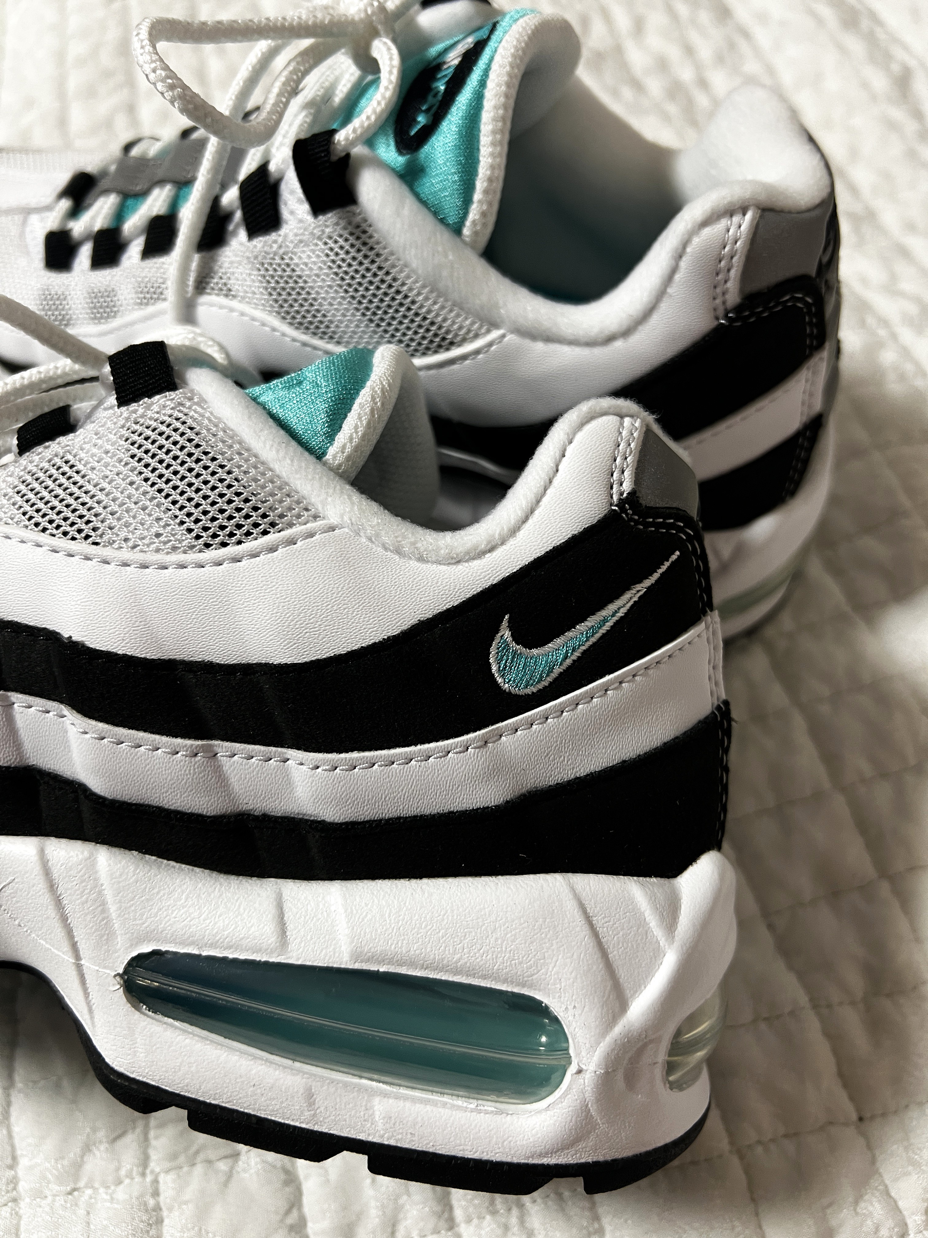 Nike Air Max 95 OG White and Black 착용 스타일