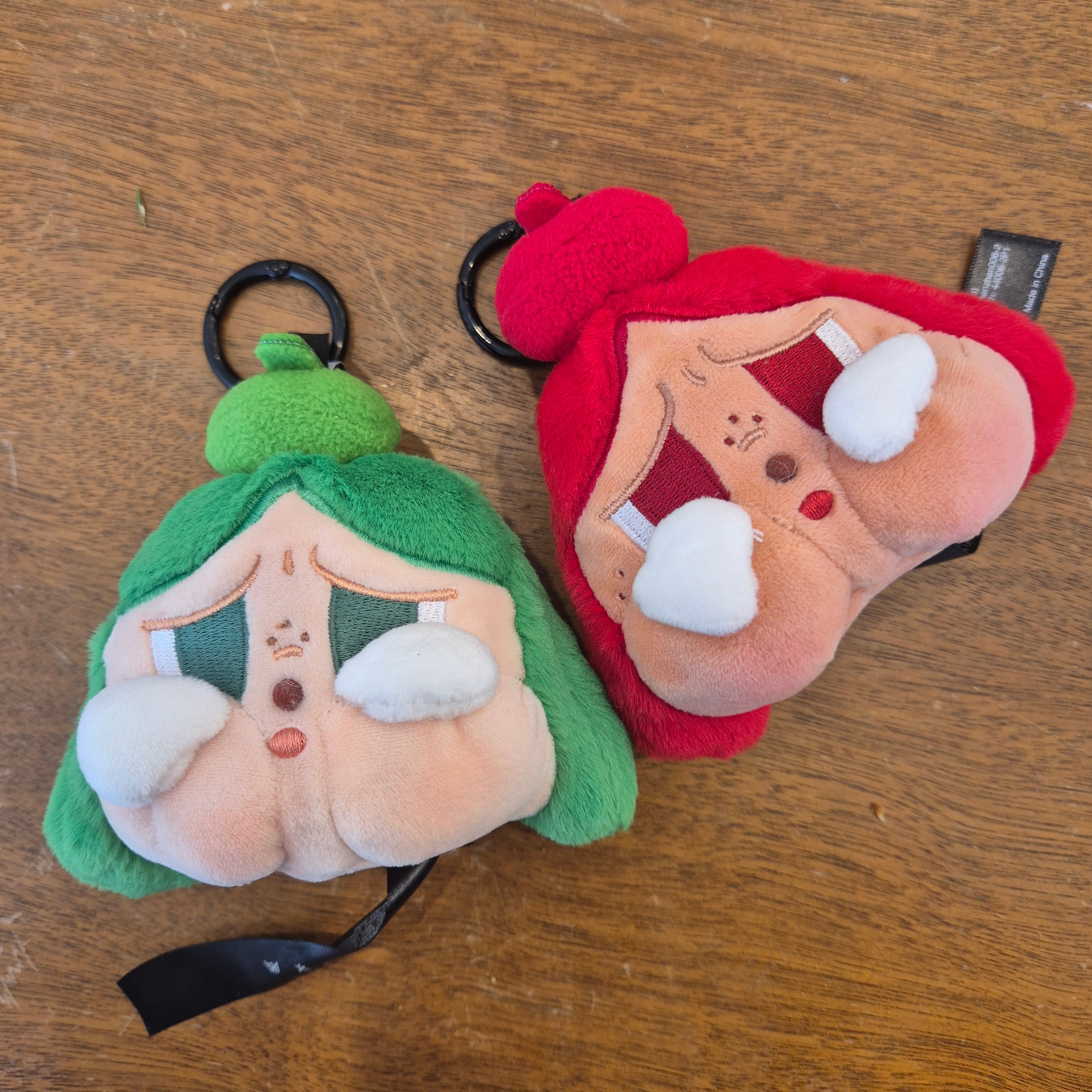 Pop Mart Crybaby Cheer Up, Baby! Series Plush Pendant Sealed Case (6 Blind Boxes) 착용 스타일