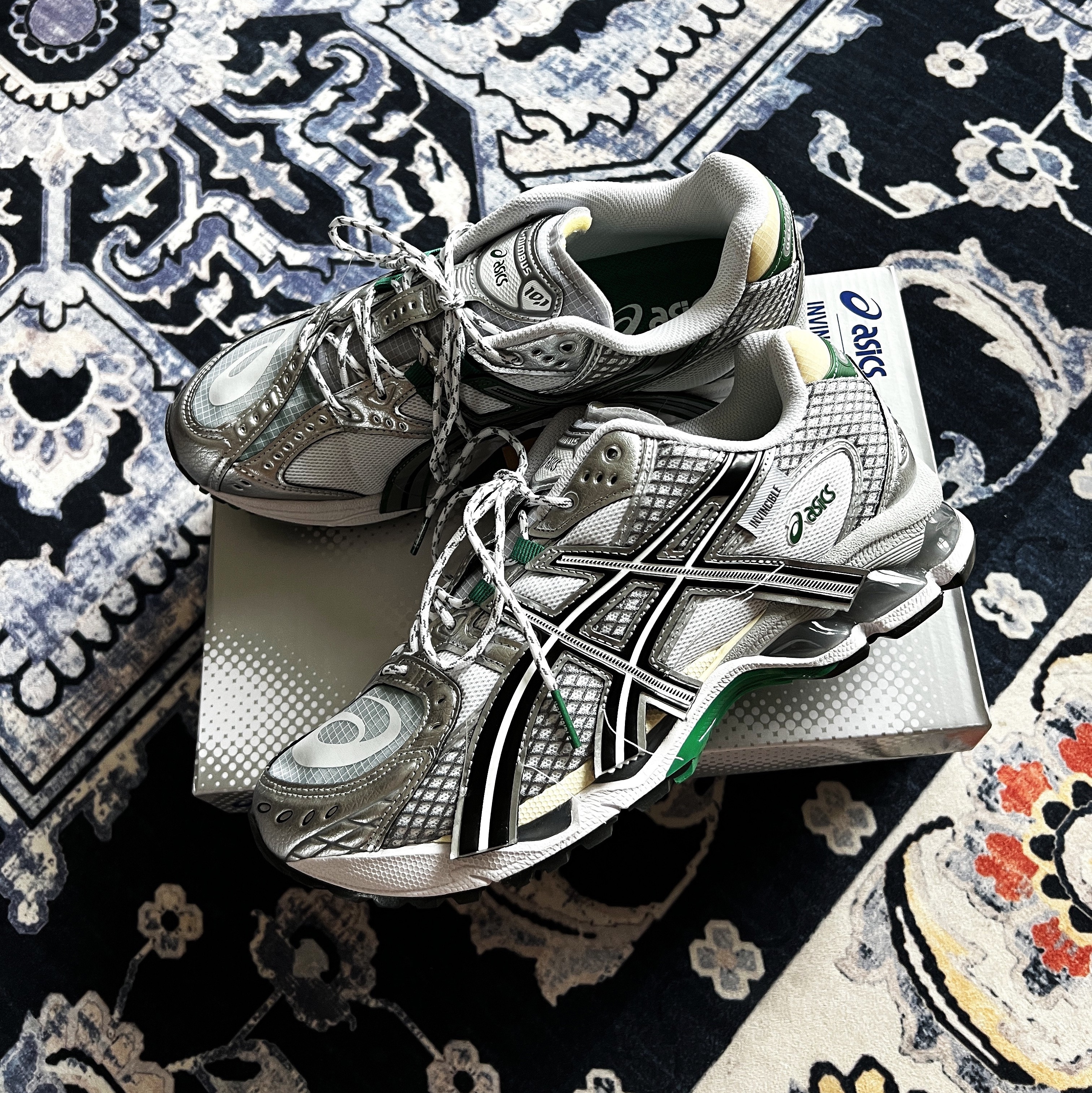 Asics x Invincible Gel-Nimbus 10.1 HTTP 404 Green 착용 스타일
