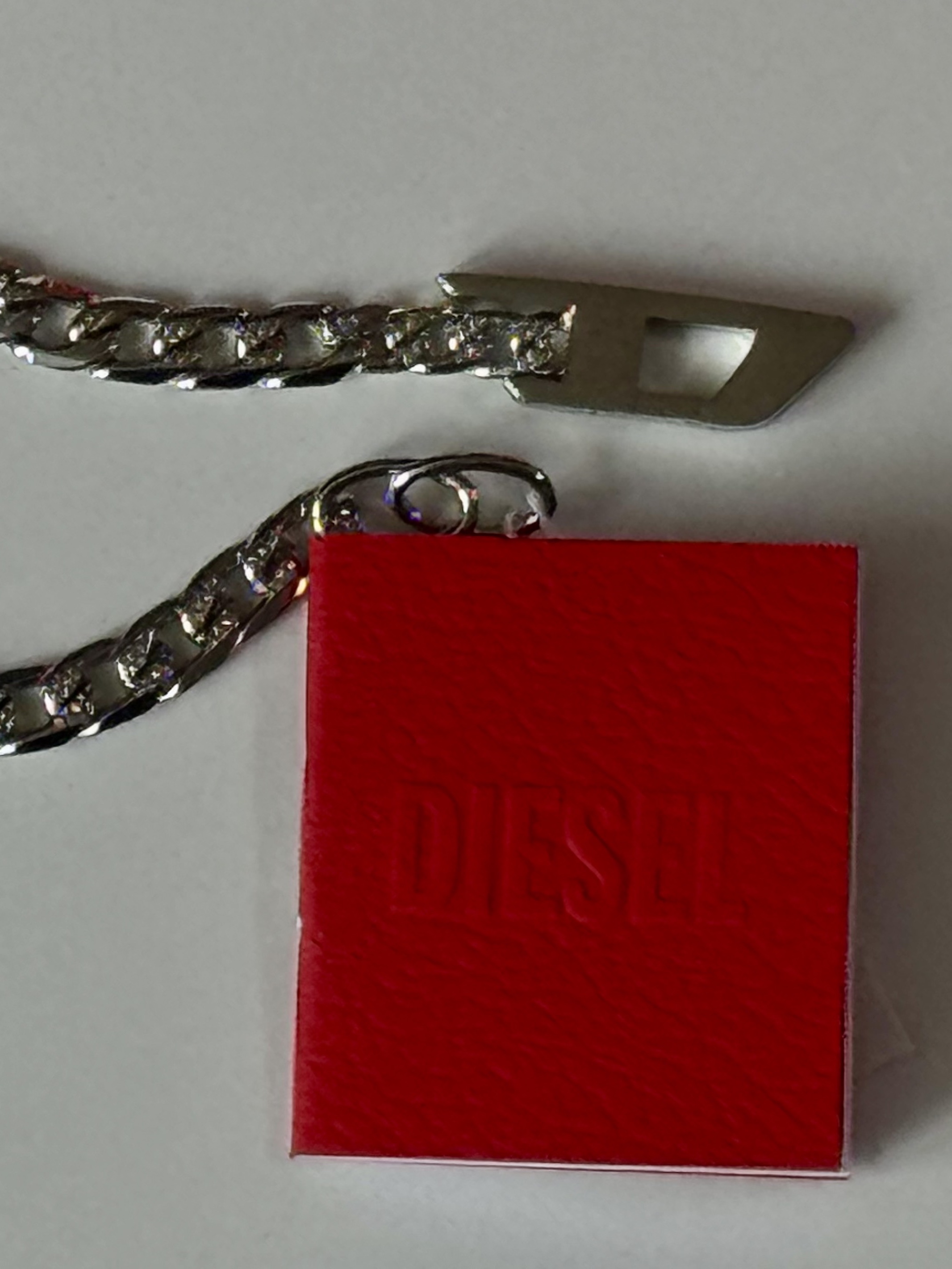 Diesel Dx1342 Stainless Steel Pendant Necklace Silver, Diesel Dx1534 Stainless Steel Chain Necklace Silver 착용 스타일 - 2