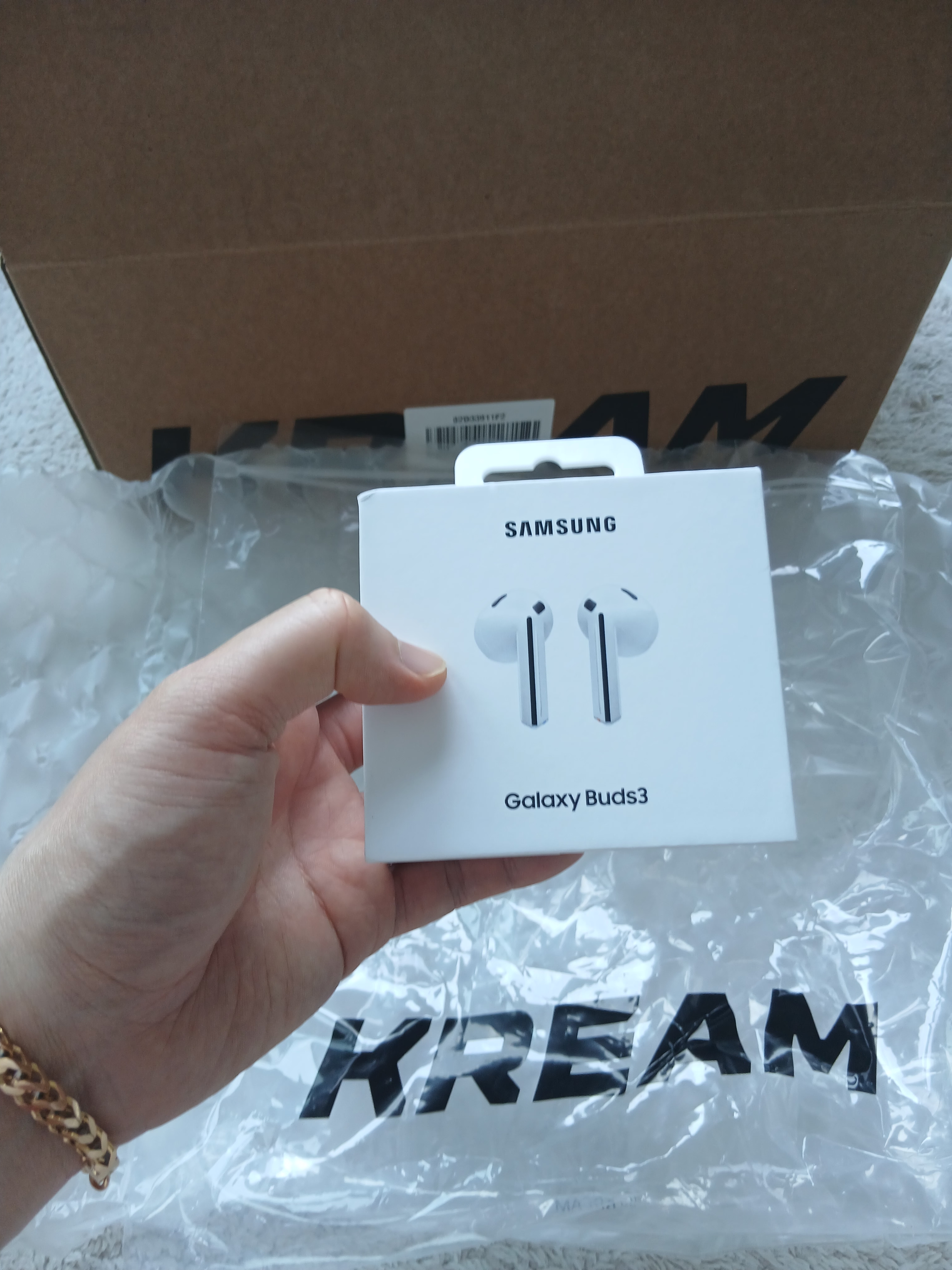 Samsung Galaxy Buds3 White 착용 스타일 - 3