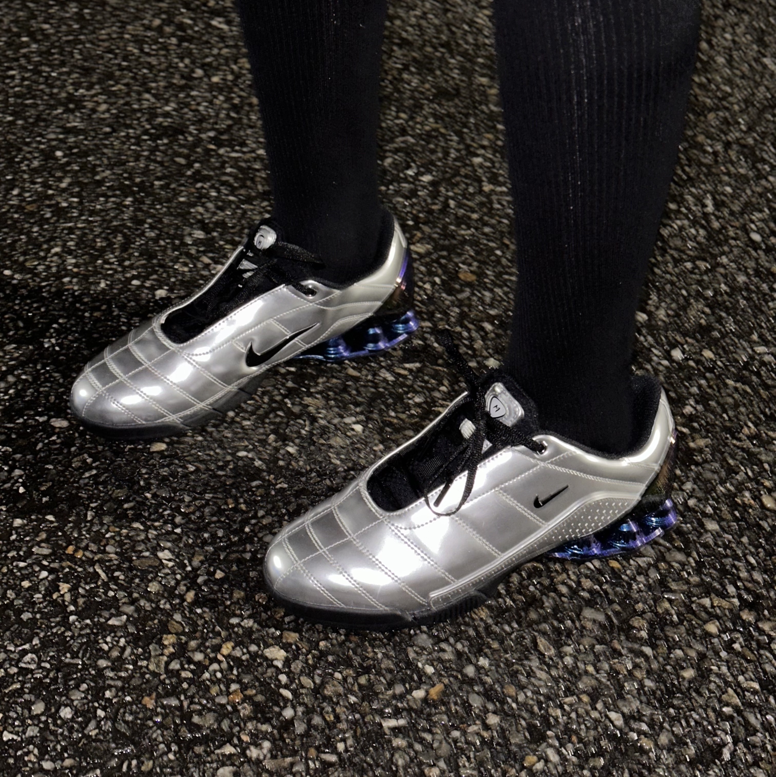 (W) Nike x Maha Amsterdam Total 90 Shox Magia Metallic Silver Black 착용 스타일 - 2