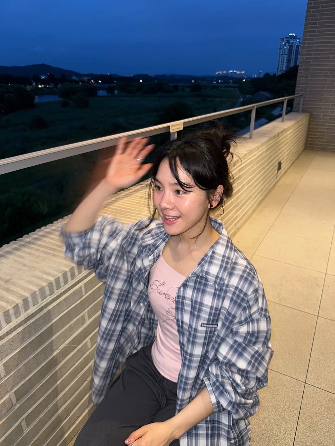 SLOW RECORD HOUSE Seersucker Oversized Check Shirts Blue 착용 스타일 - 7