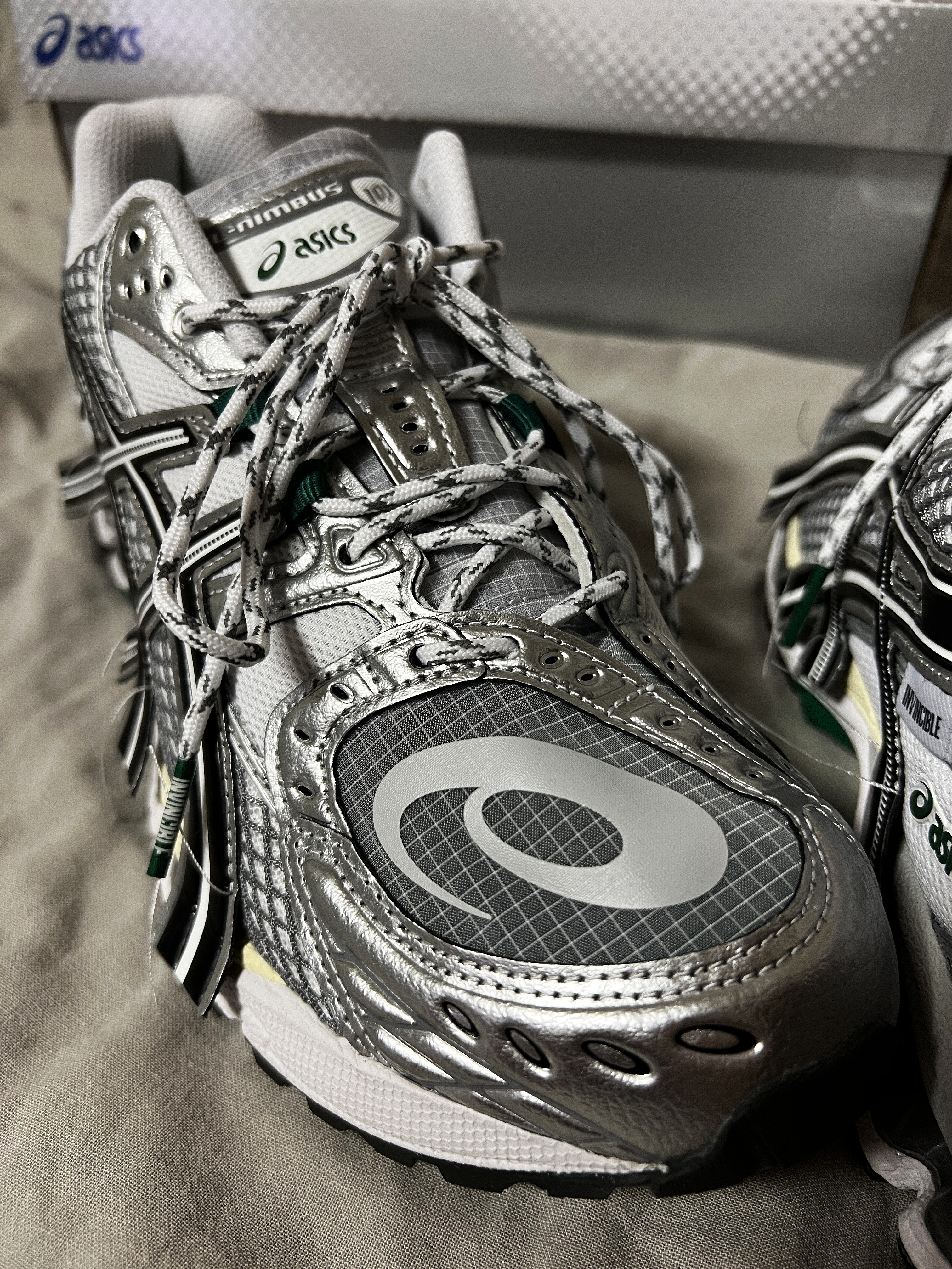 Asics x Invincible Gel-Nimbus 10.1 HTTP 404 Green 착용 스타일