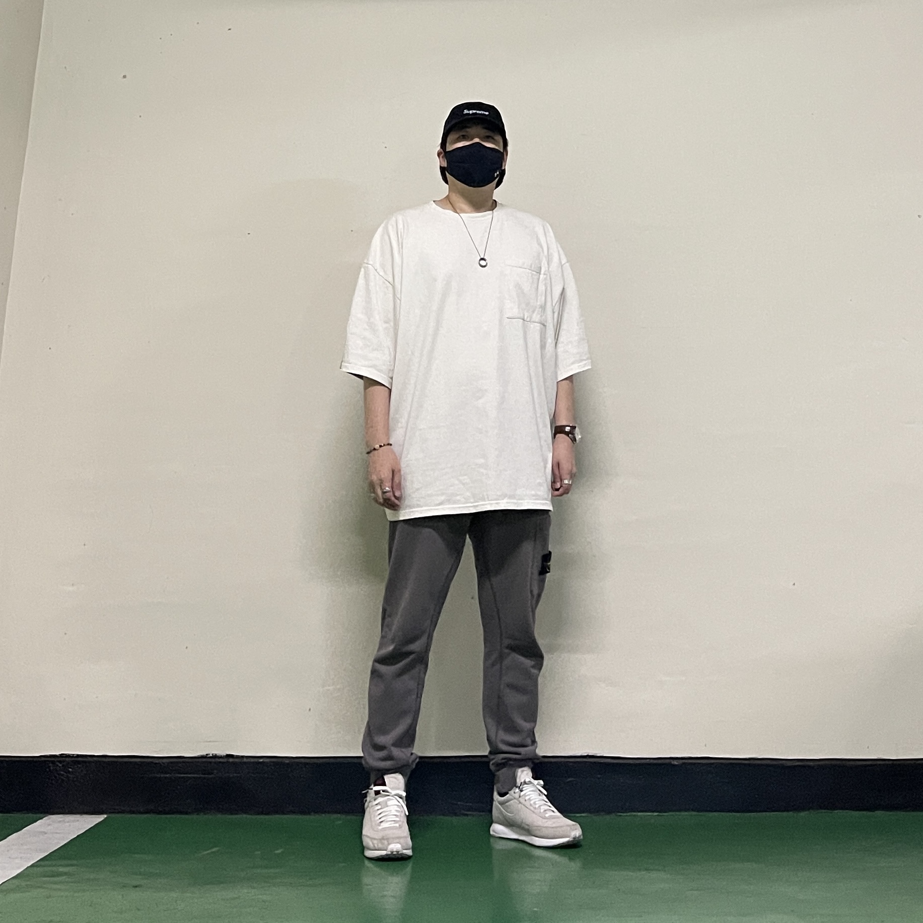 Stone Island 64551 Slim Fit Cargo Sweatpants Steel Grey - 24SS, Kapital Cotton Sheeting Two Tone Big Pocket Bone T-Shirt Kinari Sax 착용 스타일 - 4